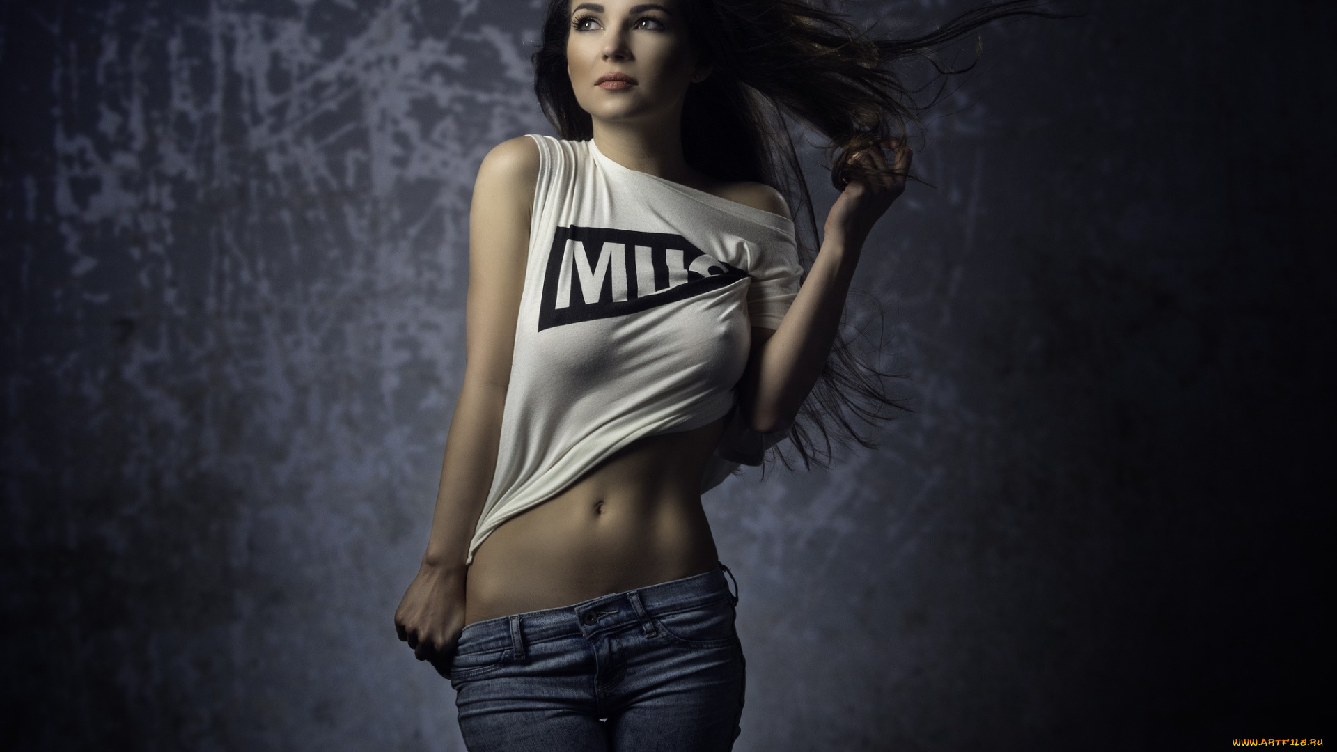 девушки, -unsort, , брюнетки, темноволосые, взгляд, в, сторону, футболка, джинсы, брюки, wallhaven, женщины