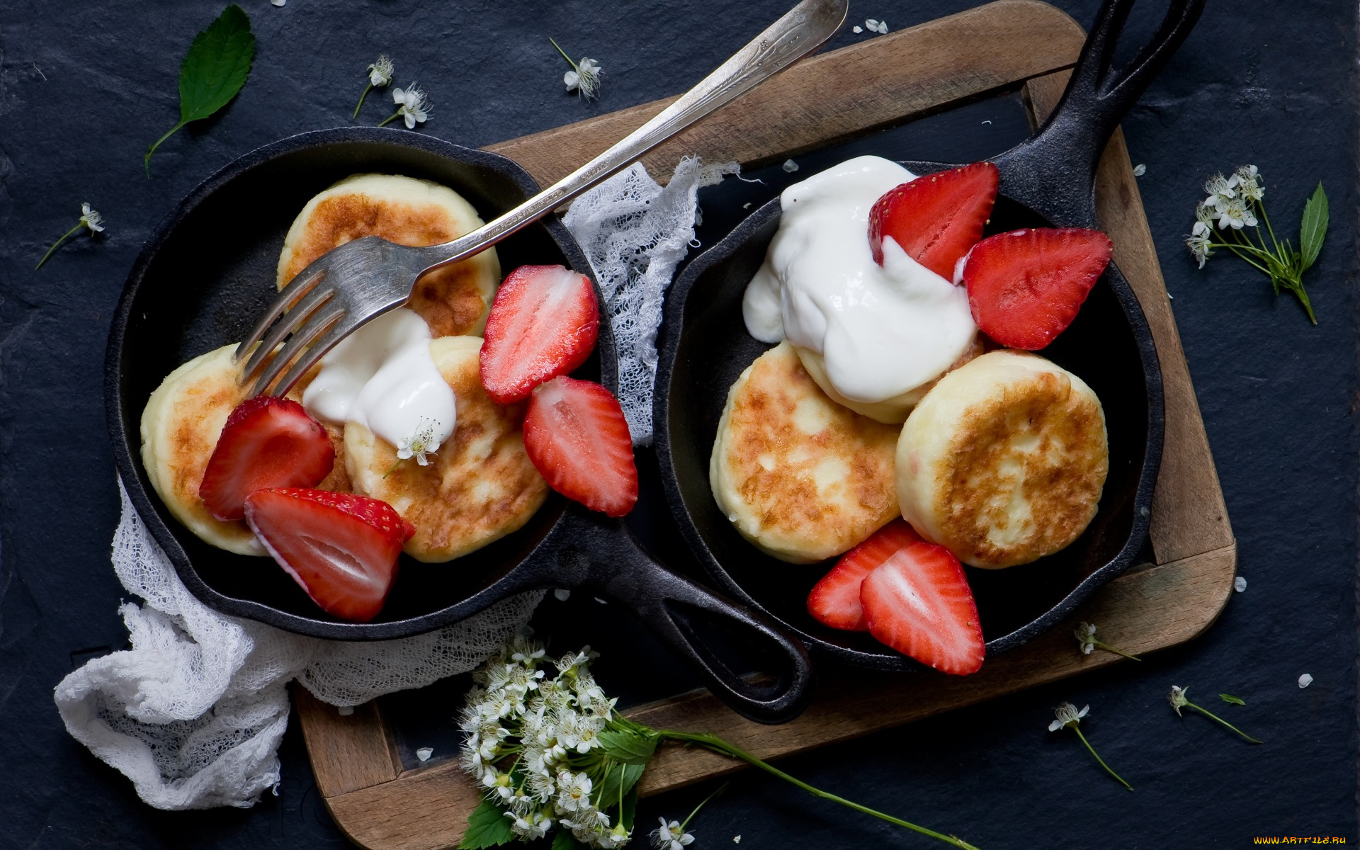 еда, блины, , оладьи, сметана, оладьи, клубника