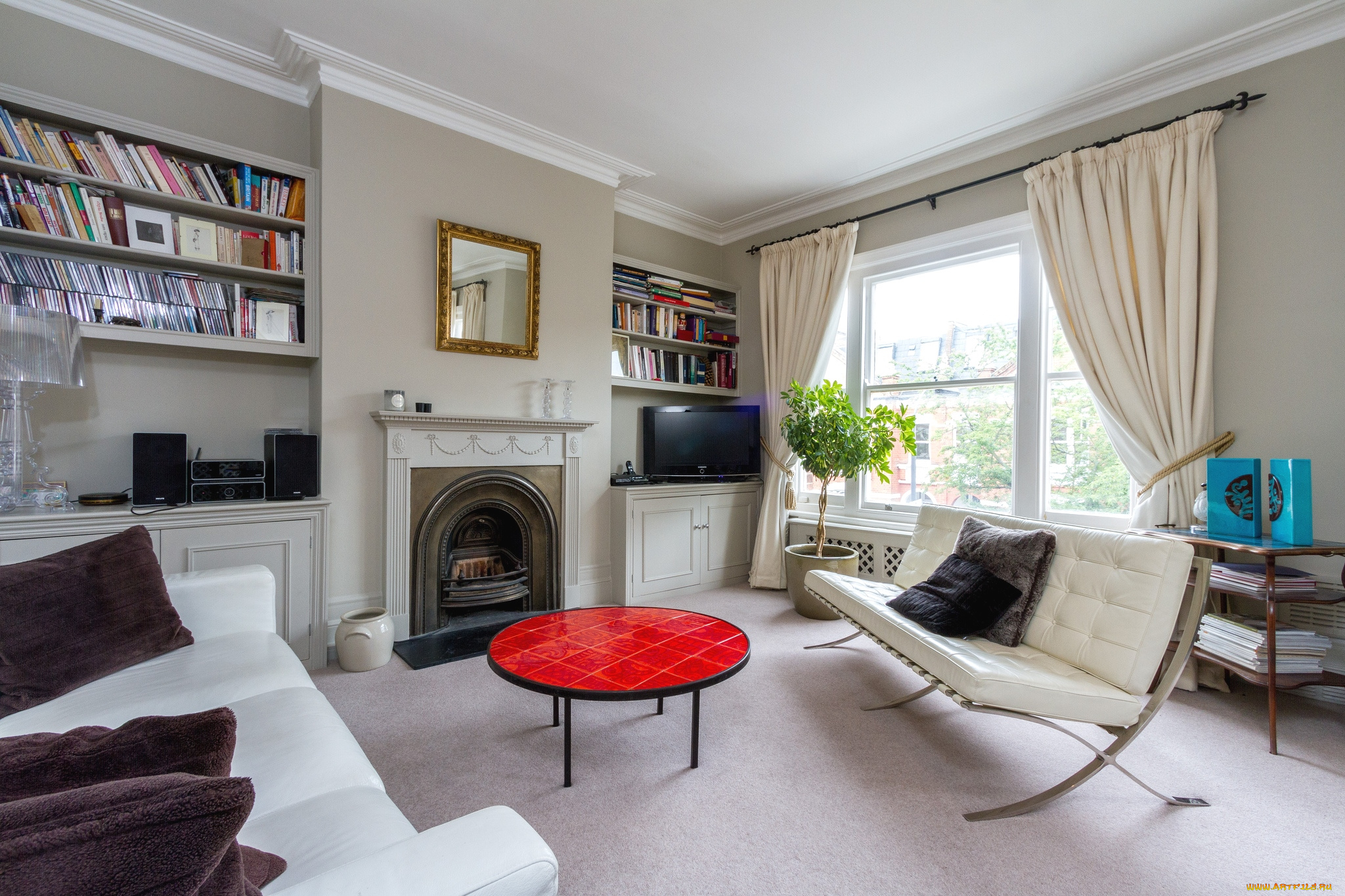 интерьер, гостиная, столик, диван, камин