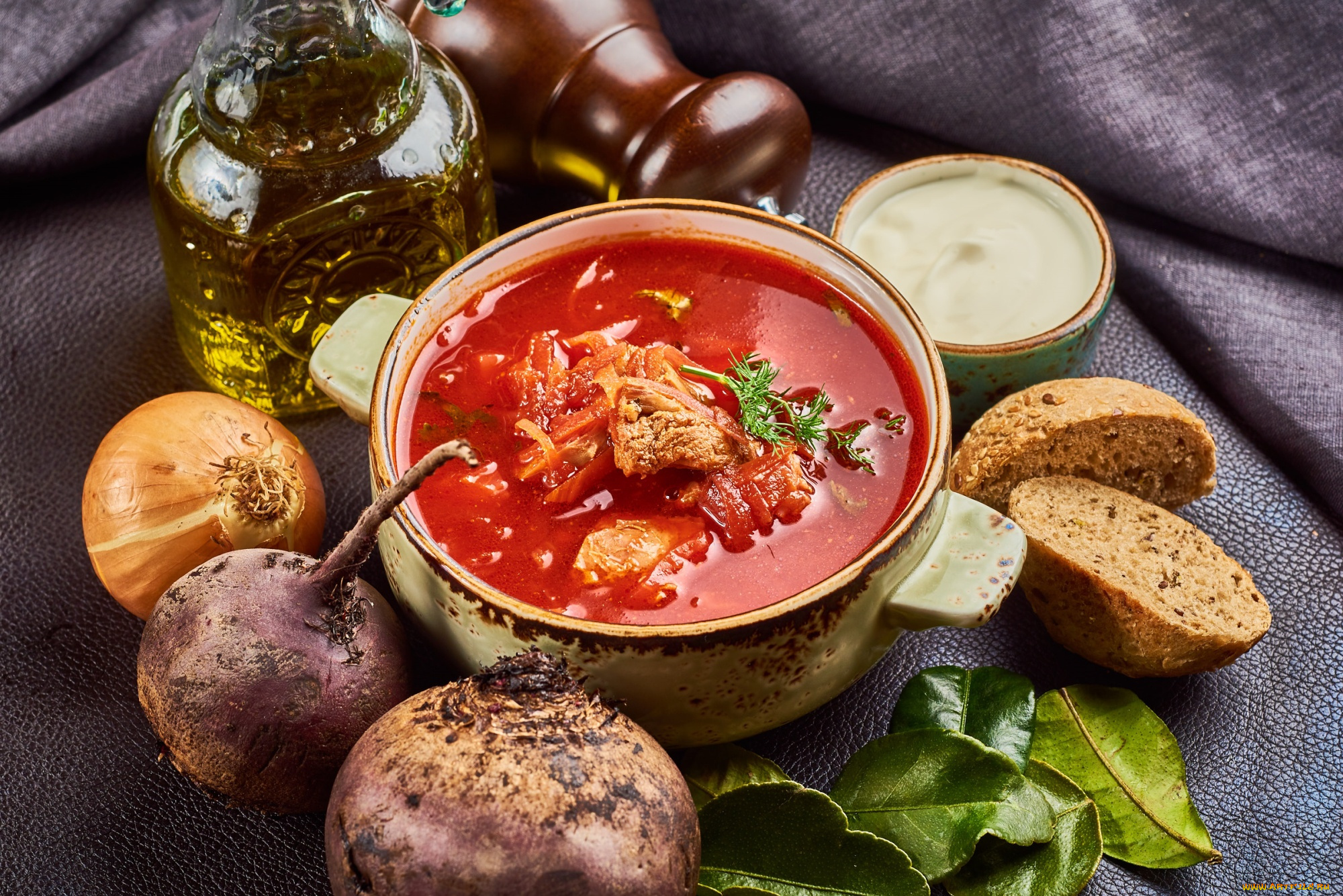 еда, первые, блюда, хлеб, лук, масло, свекла, сметана, борщ, овощи