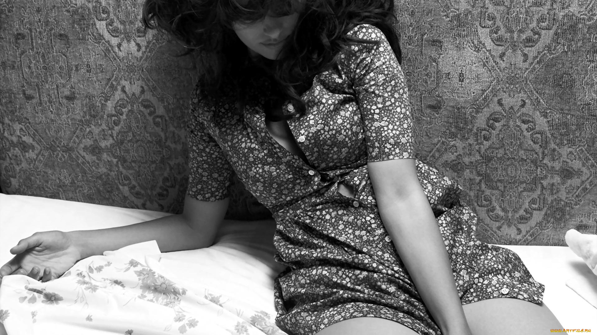 девушки, penelope, cruz, актриса, черно-белая, платье, постель