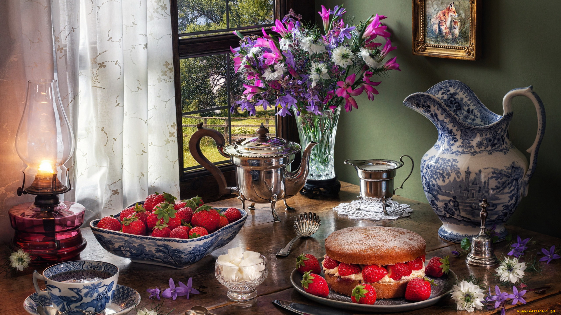 еда, натюрморт, лампа, букет, сахар, чайник, чай, клубника
