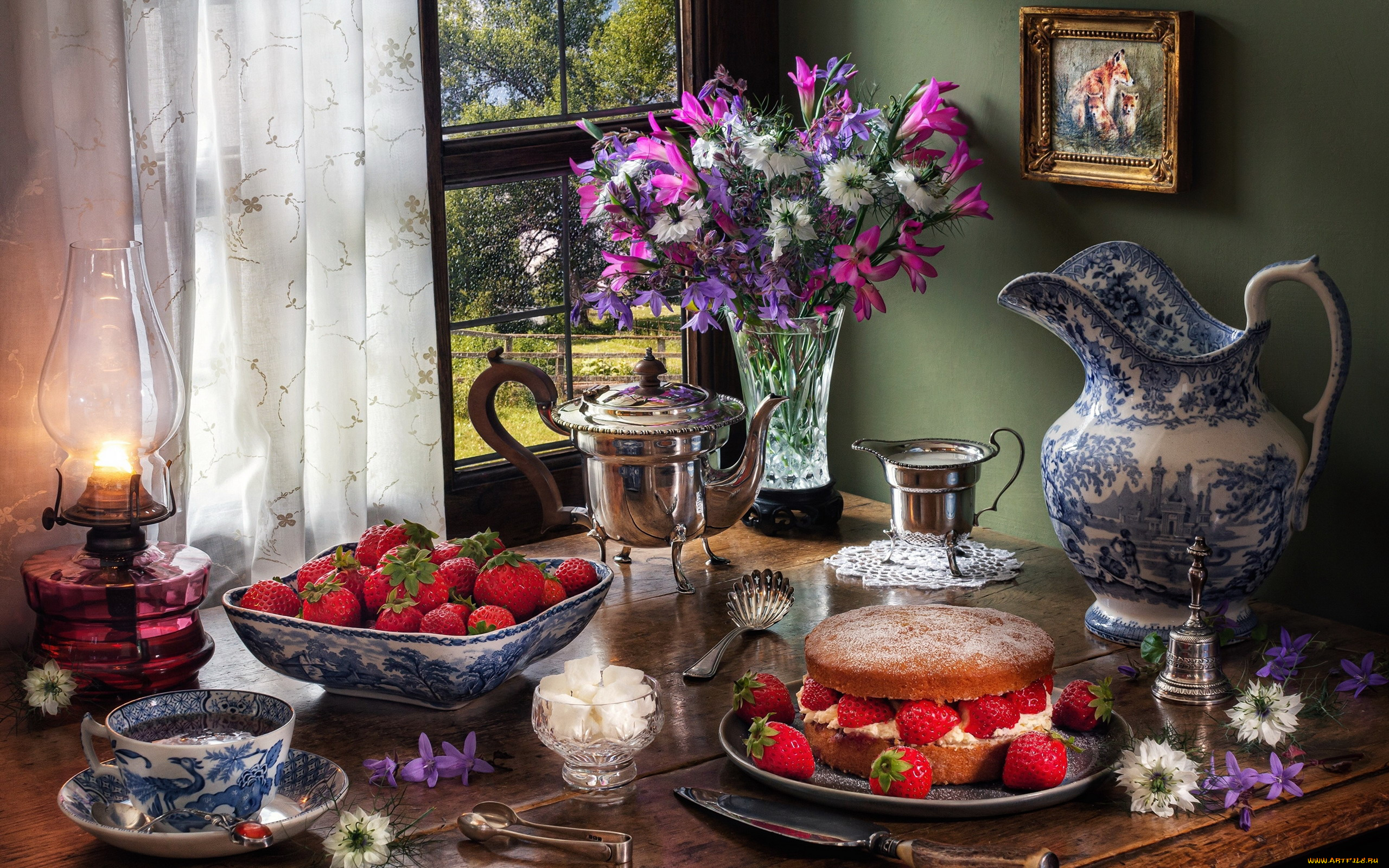 еда, натюрморт, лампа, букет, сахар, чайник, чай, клубника