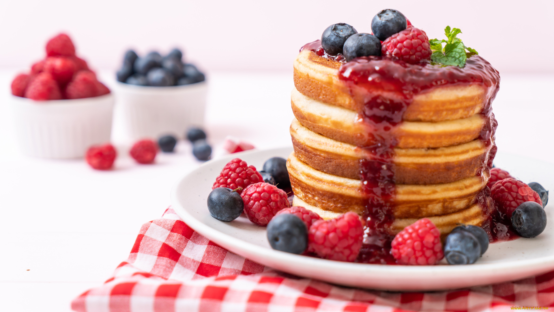 еда, блины, , оладьи, мята, оладьи, ягоды, малина, голубика, джем, десерт