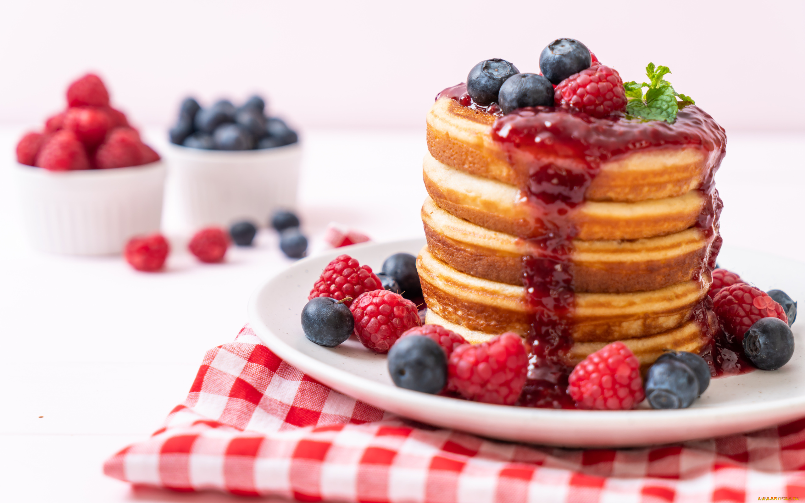 еда, блины, , оладьи, мята, оладьи, ягоды, малина, голубика, джем, десерт