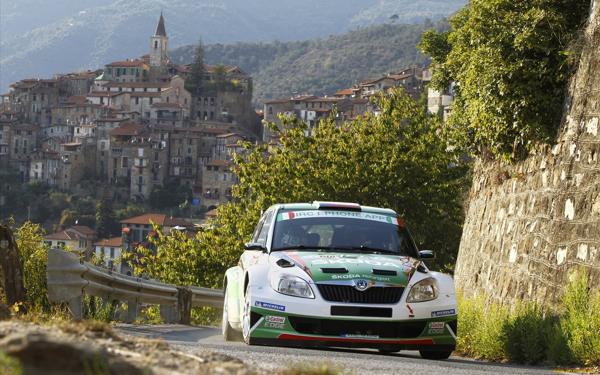 спорт, авторалли, стена, деревья, автомобиль, дорога, город, горы