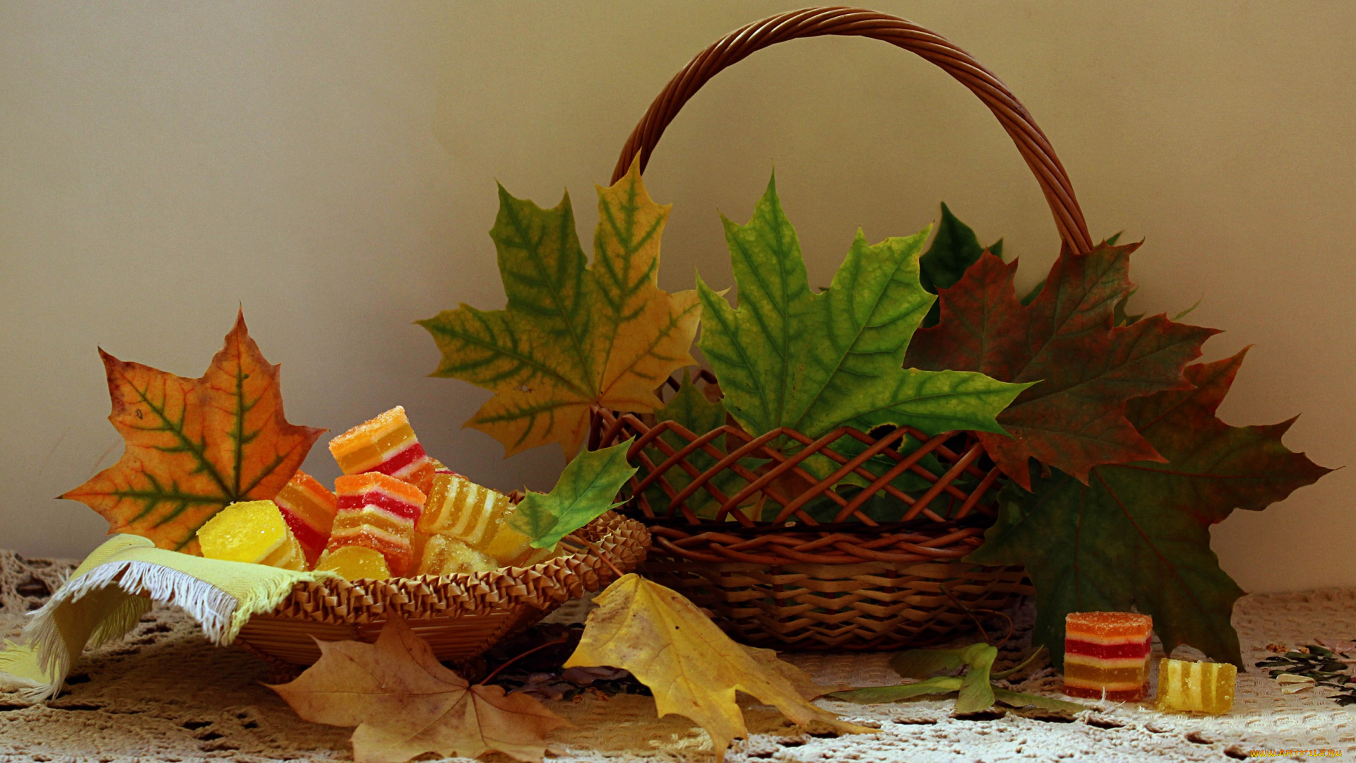 еда, конфеты, , шоколад, , сладости, сладости, листья, клен, корзина, осень, натюрморт