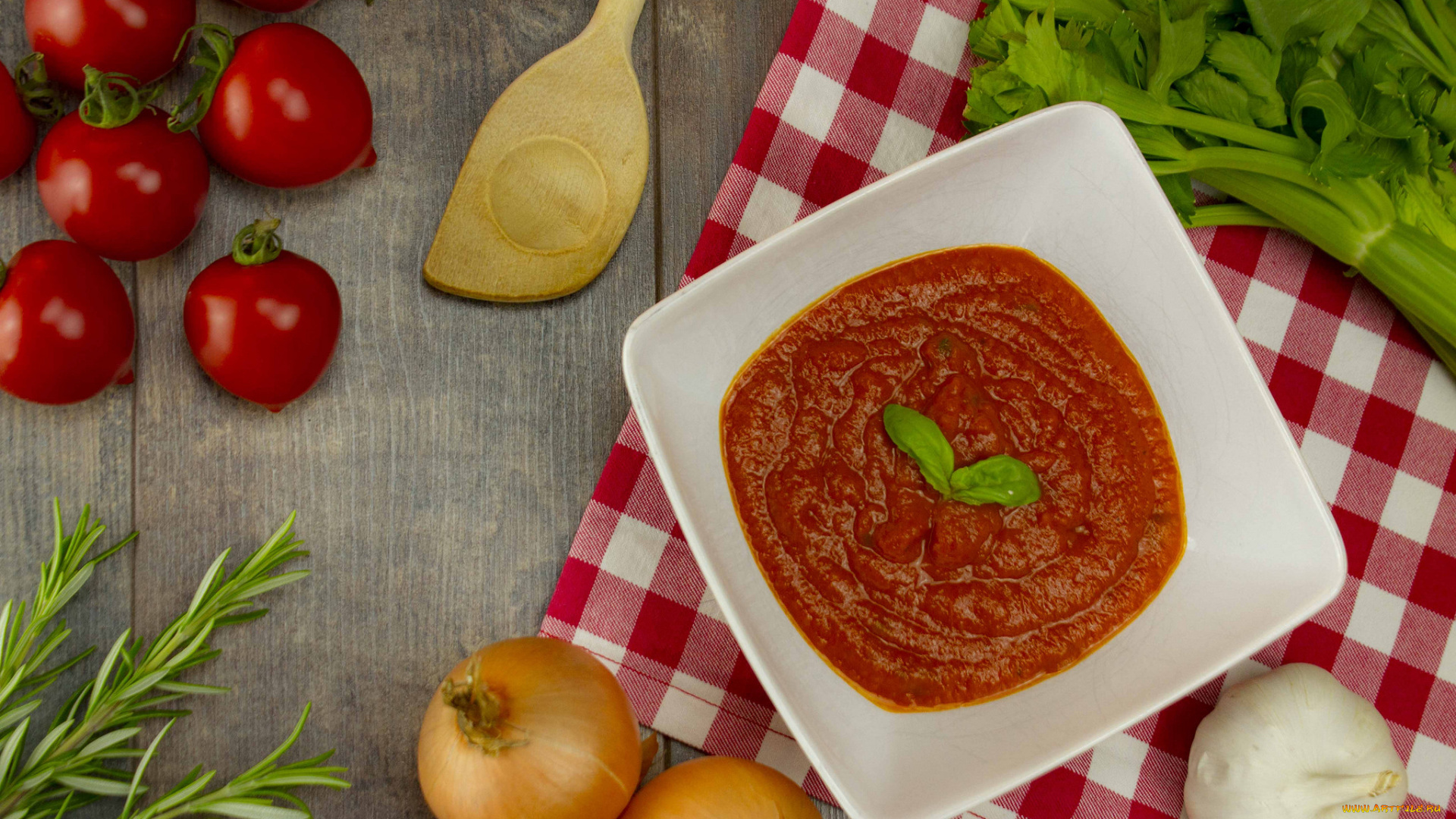 еда, разное, кетчуп, лук, зелень, томат