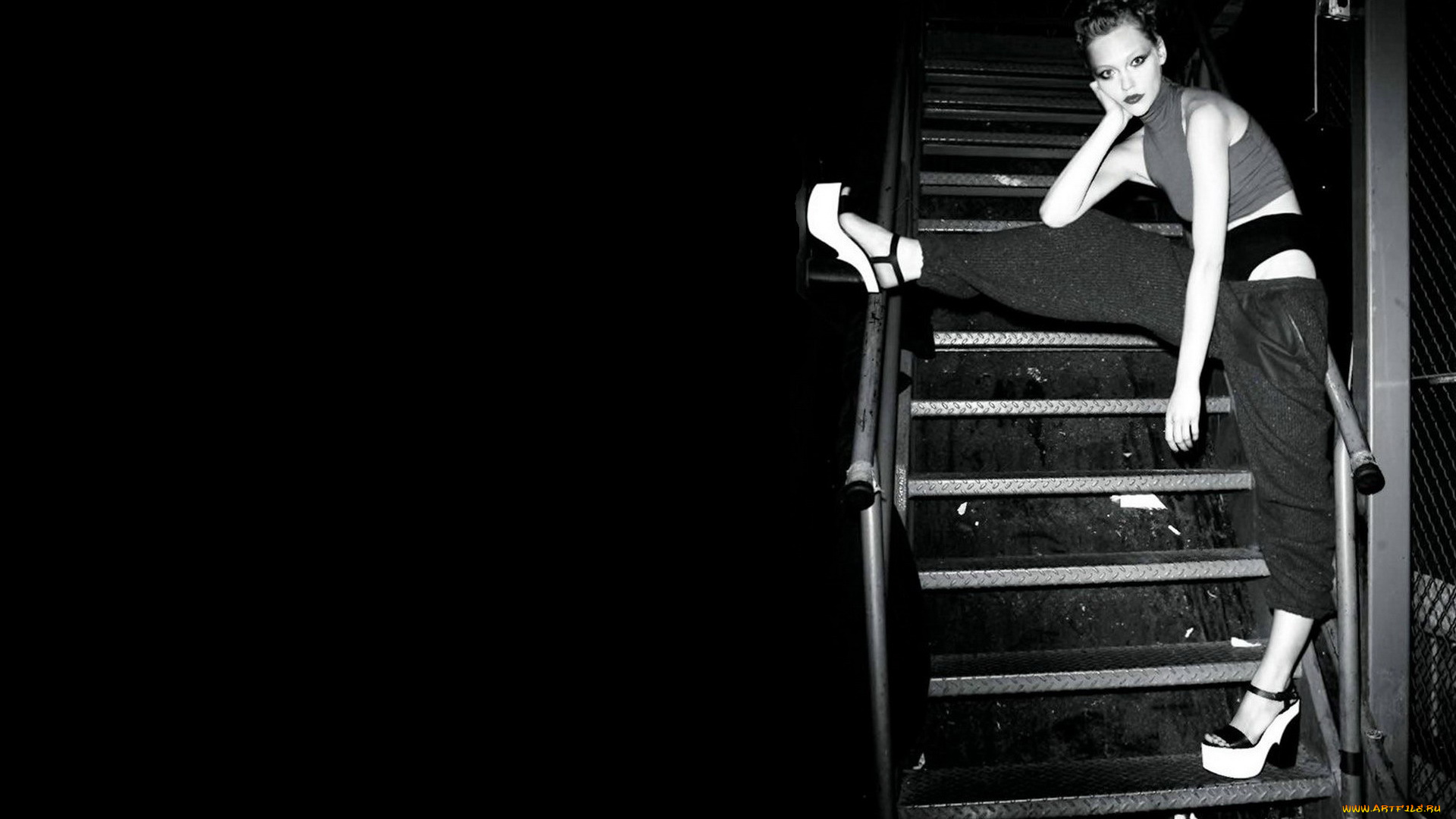 девушки, саша, пивоварова, модель, черно-белая, топ, штаны, лестница