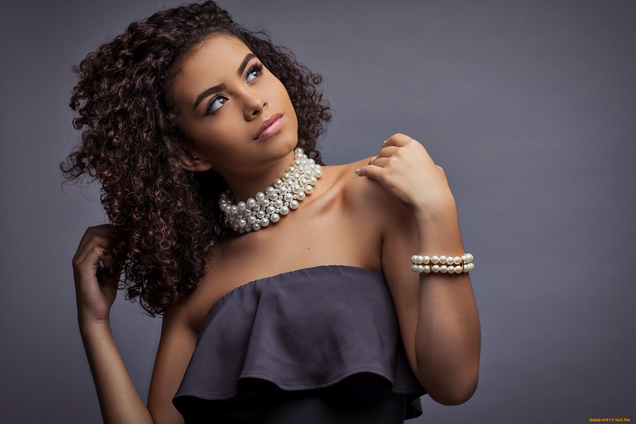 curly, camila, девушки, curly, camila, девушка, модель, мулатка, красотка, поза, взгляд, макияж, причёска, стройная, сексуальная, кудряшки, флирт