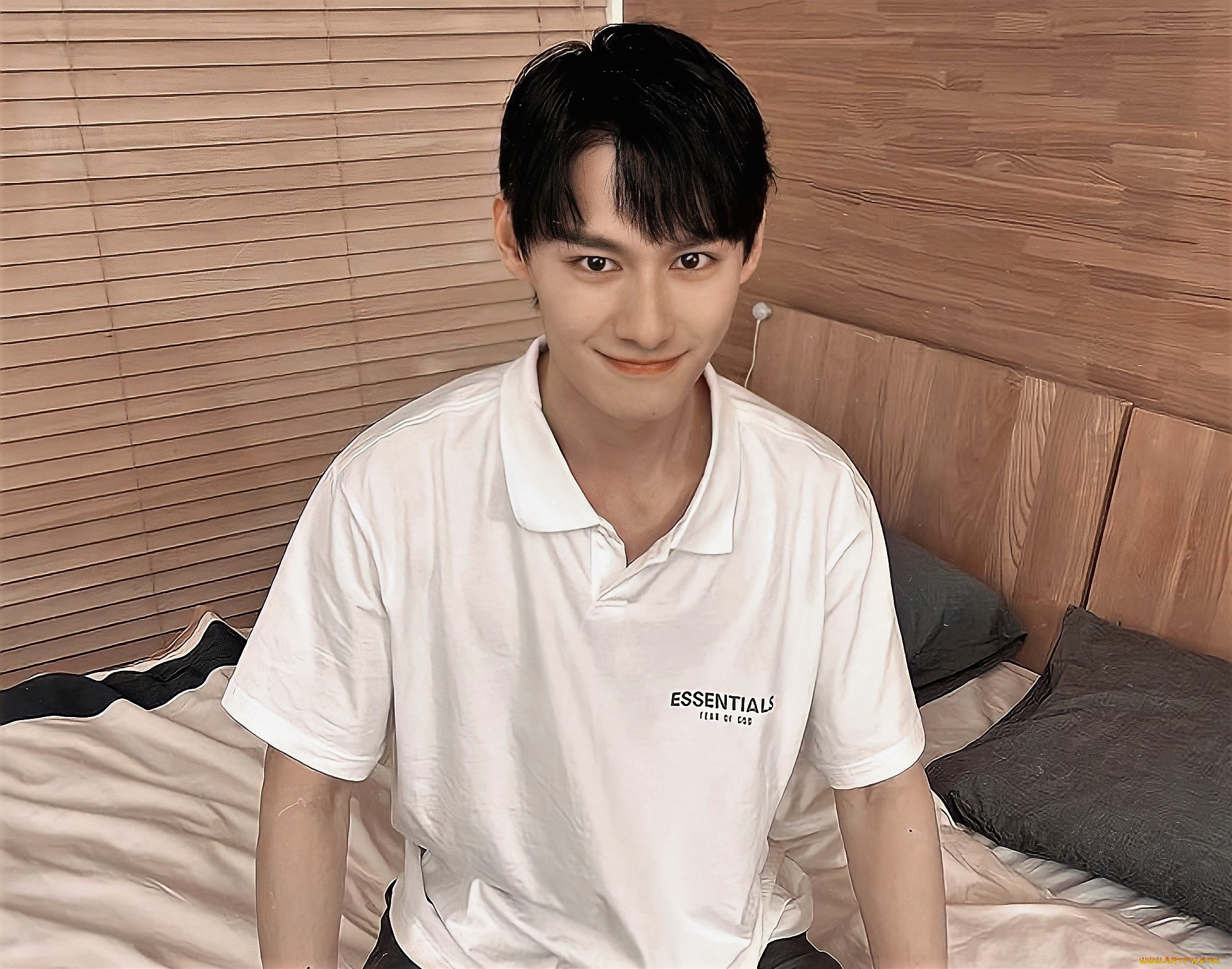 мужчины, wang, zhuocheng, актер, улыбка, футболка, постель