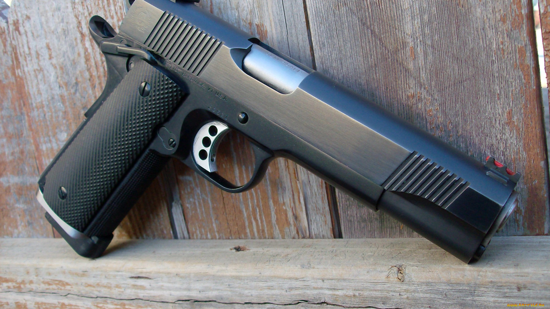 оружие, пистолеты, colt, пистолет, caspian, arms, ltd, m1911, дерево, доски, забор, воронённый, кастом, 1911, кольт