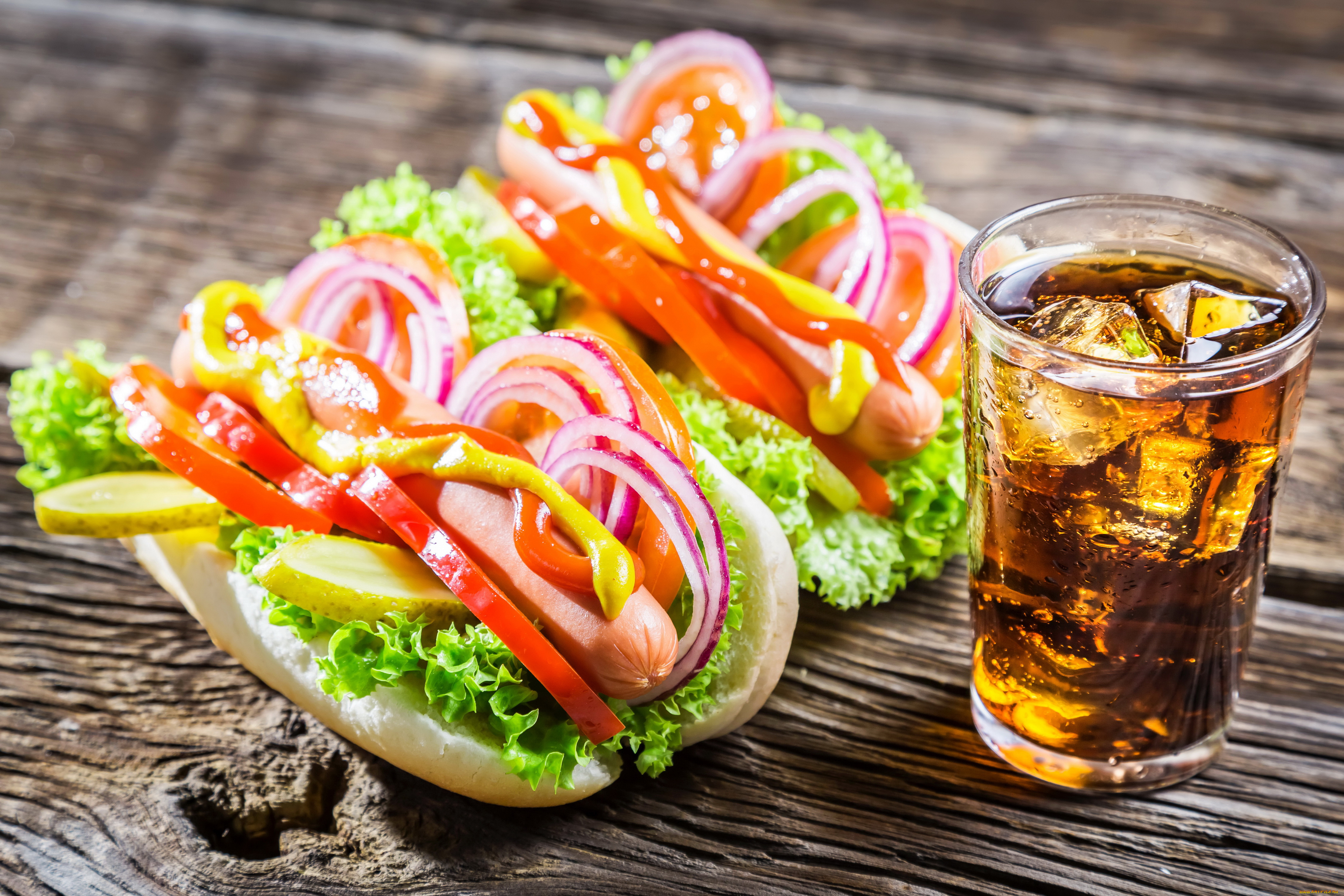 еда, бутерброды, , гамбургеры, , канапе, сосиска, хотдог, напиток, булка, лук, помидоры, зелень