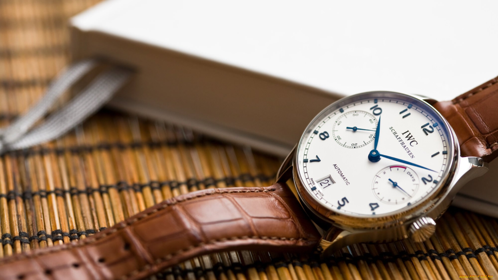 бренды, iwc, schaffhausen, iwc, книги, кожа, часы, наручные, цифры, ремешок