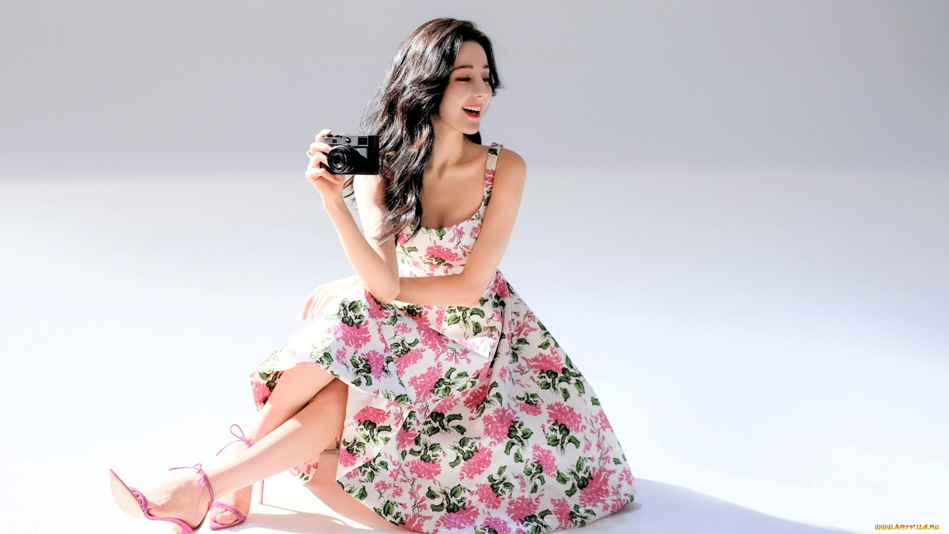 dilraba, dilmurat, девушки, брюнетка, платье, фотоаппарат