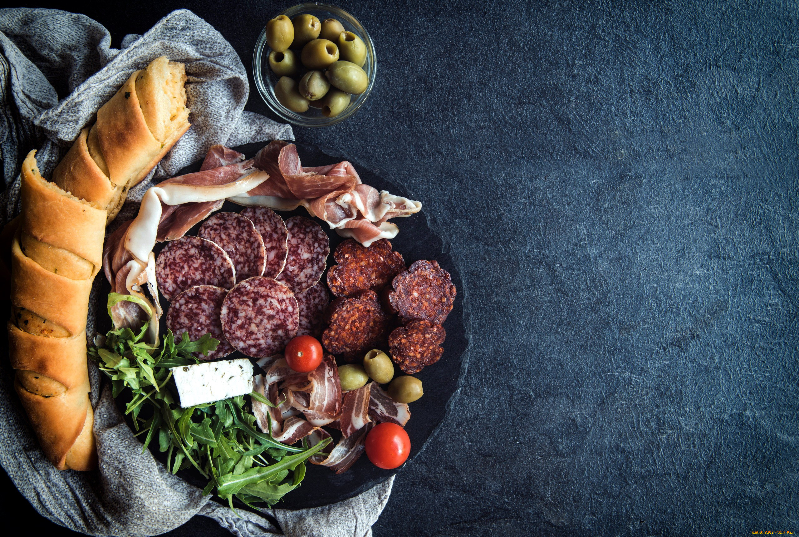 еда, разное, руккола, багет, колбаса, ветчина, оливки