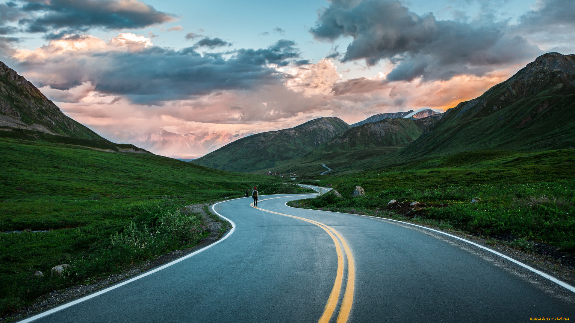 природа, дороги, облака, человек, горы, дорога, асфальт, небо, аляска