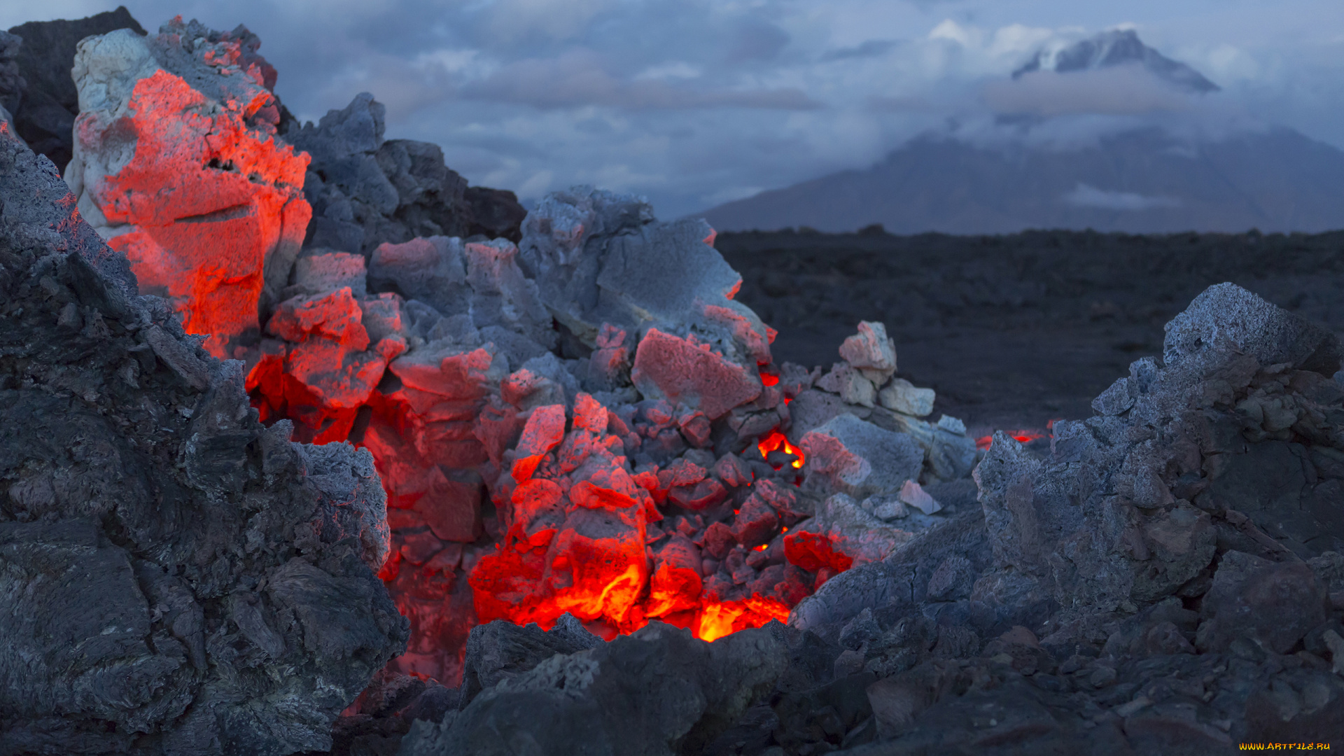 природа, стихия, клубы, дым, огонь, небо, кратер, тучи, молния, лава, извержение, вулкан, зарево, пепел