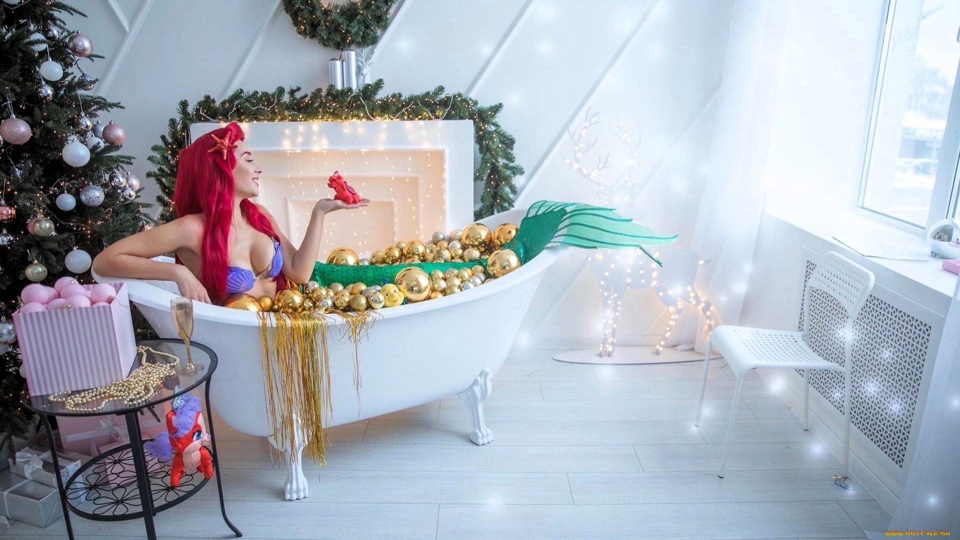 девушки, анна, шаховская, образ, косплей, наряд, костюм, русалочка, ёлка, ванна, новый, год, шарики, коробка, украшения