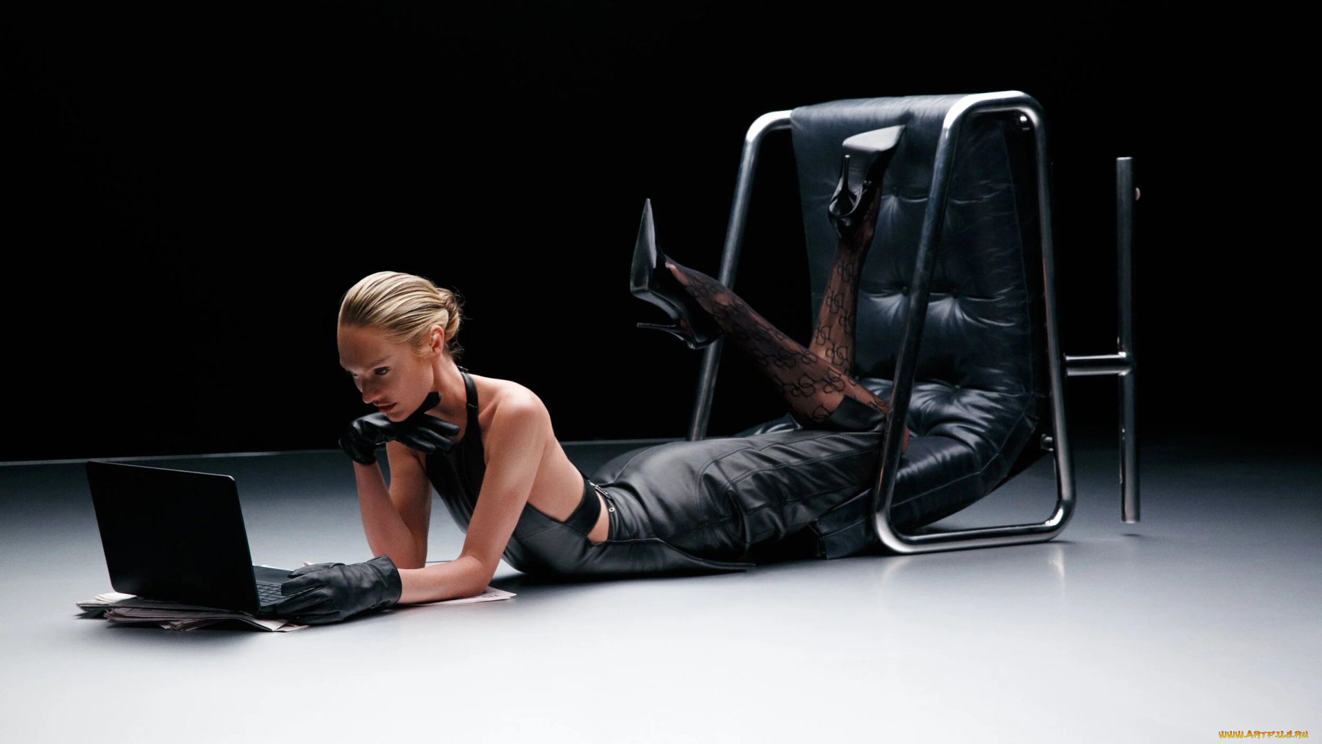 красивая, девушка, девушки, -, блондинки, , светловолосые, девушка, женщина, блондинка, светловолосая, сексуальная, модель, звезда, позирует, разная, обувь, верхняя, стильная, одежда, нижнее, эротическое, бельё, трусы, лифчик, колготки, чулки, аксессуары, макияж, и, множество, элементов, на, фотографии