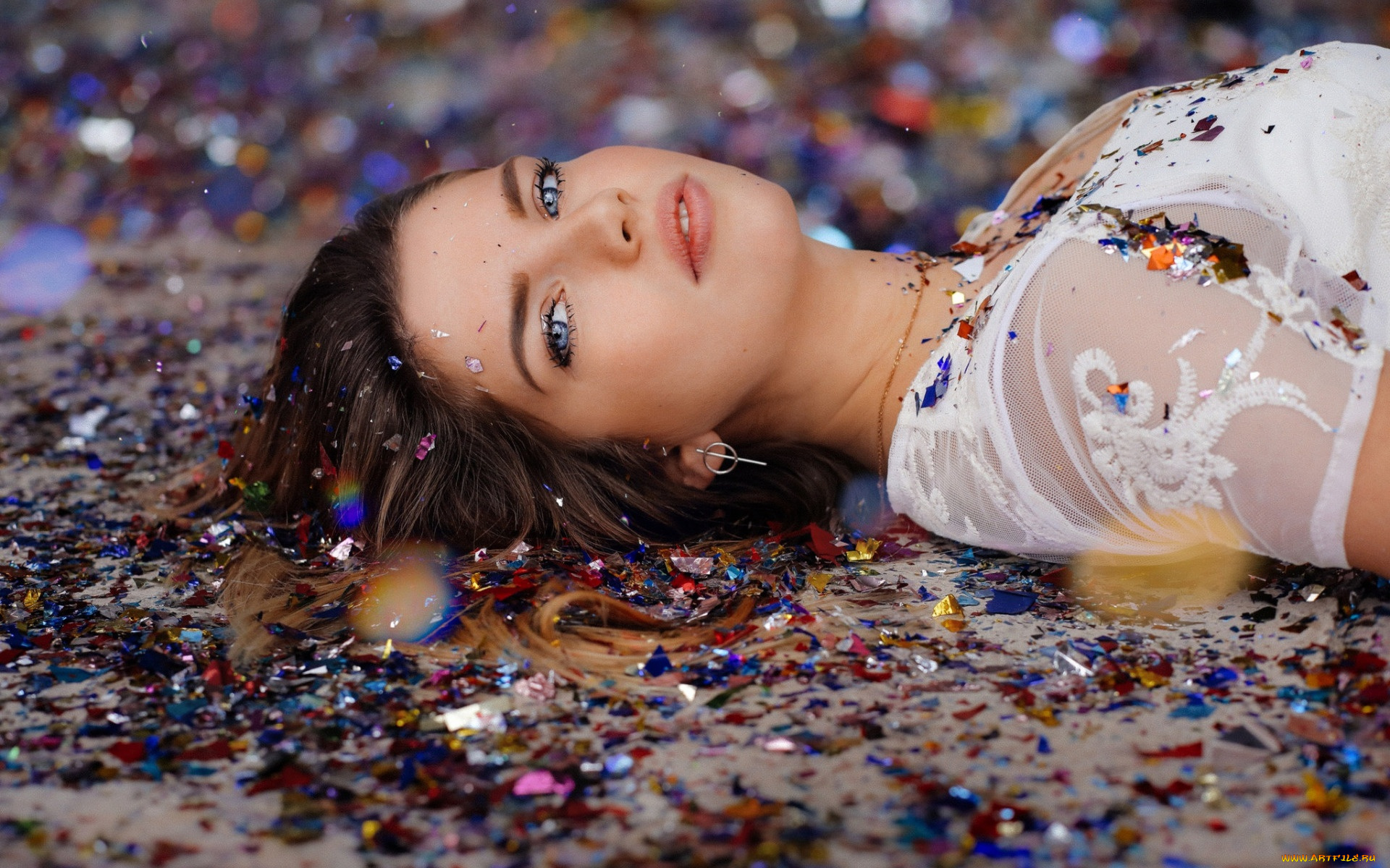 красивая, девушка, девушки, -, лица, , портреты, девушка, женщина, шатенка, темноволосая, сексуальная, модель, звезда, позирует, разная, обувь, верхняя, стильная, одежда, нижнее, эротическое, бельё, трусы, лифчик, колготки, чулки, аксессуары, макияж, и, множество, элементов, на, фотографии