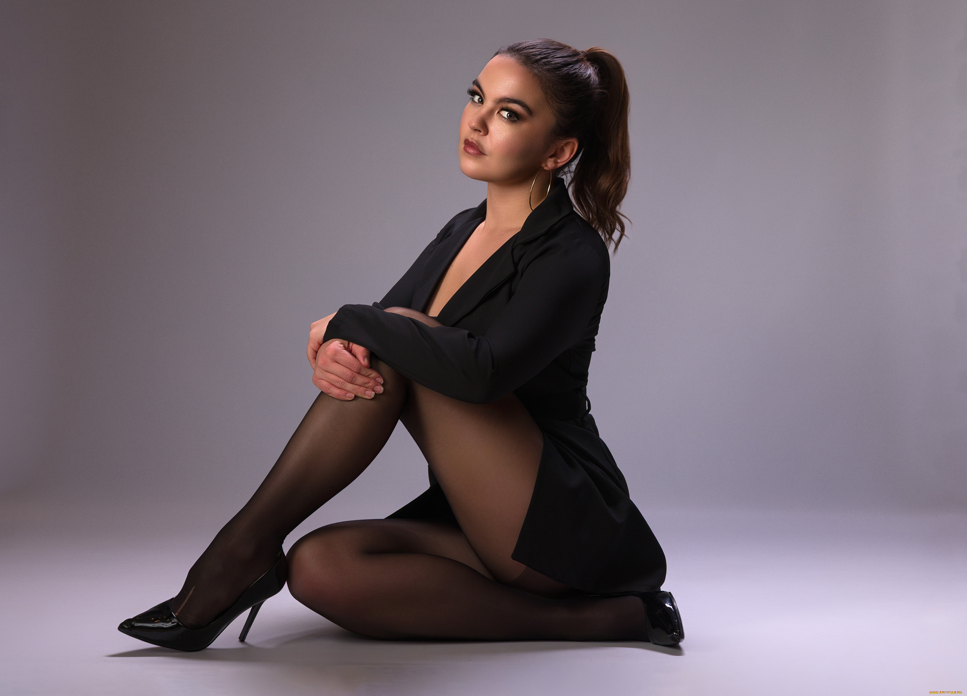 красивая, девушка, девушки, -, брюнетки, , шатенки, девушка, женщина, шатенка, темноволосая, сексуальная, модель, звезда, позирует, попа, грудь, ножки, разная, обувь, верхняя, стильная, одежда, нижнее, эротическое, бельё, трусы, лифчик, колготки, чулки, аксессуары, макияж, и, множество, элементов, на, фотографии