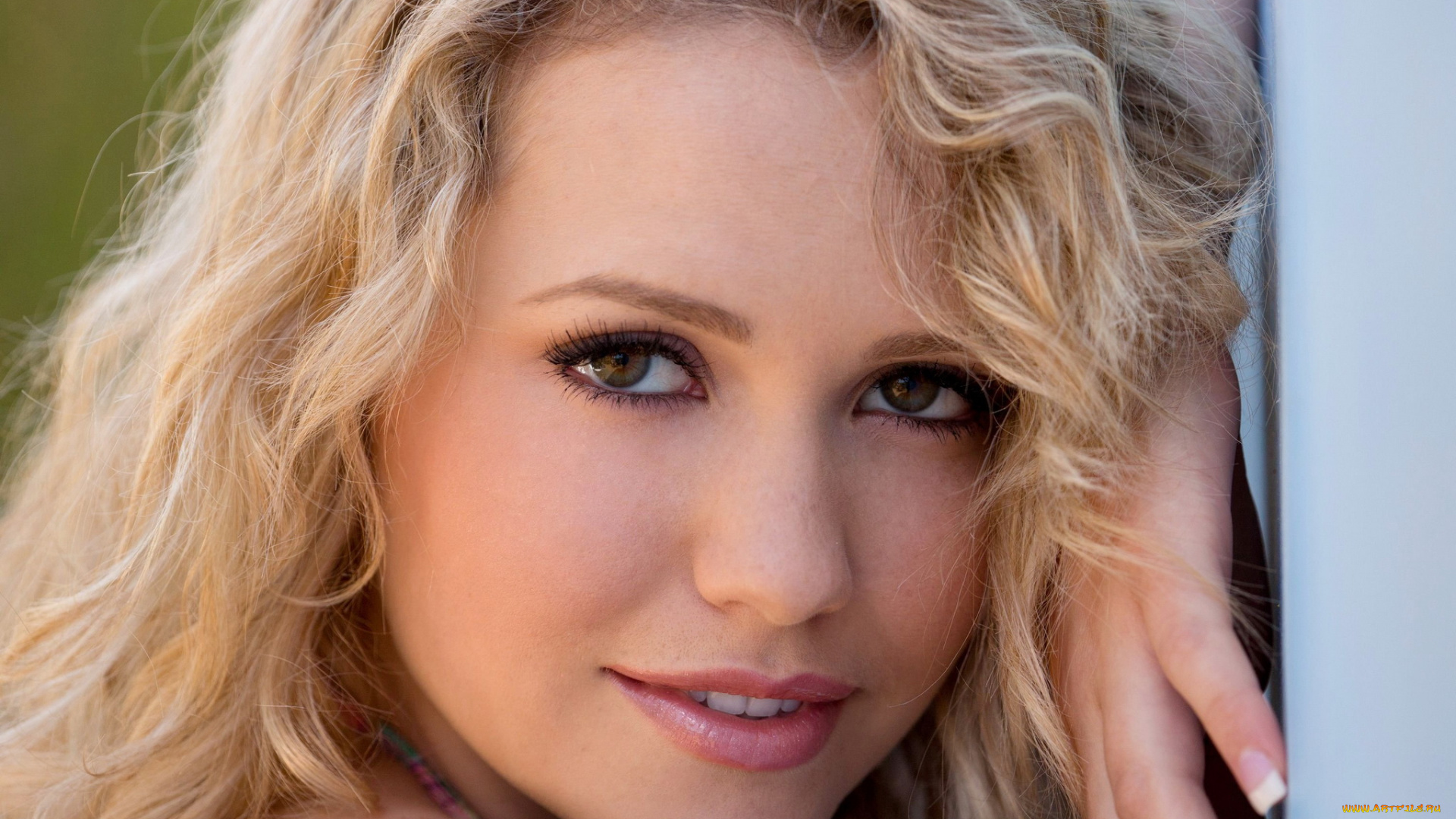 Mia, Malkova, девушки