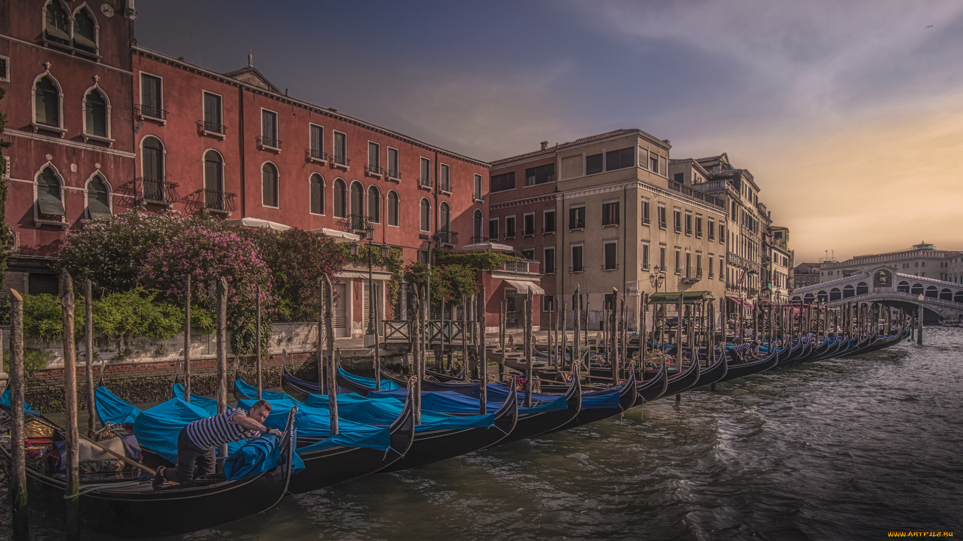 gondolas, at, rialto, in, venice, корабли, лодки, , шлюпки, набережная