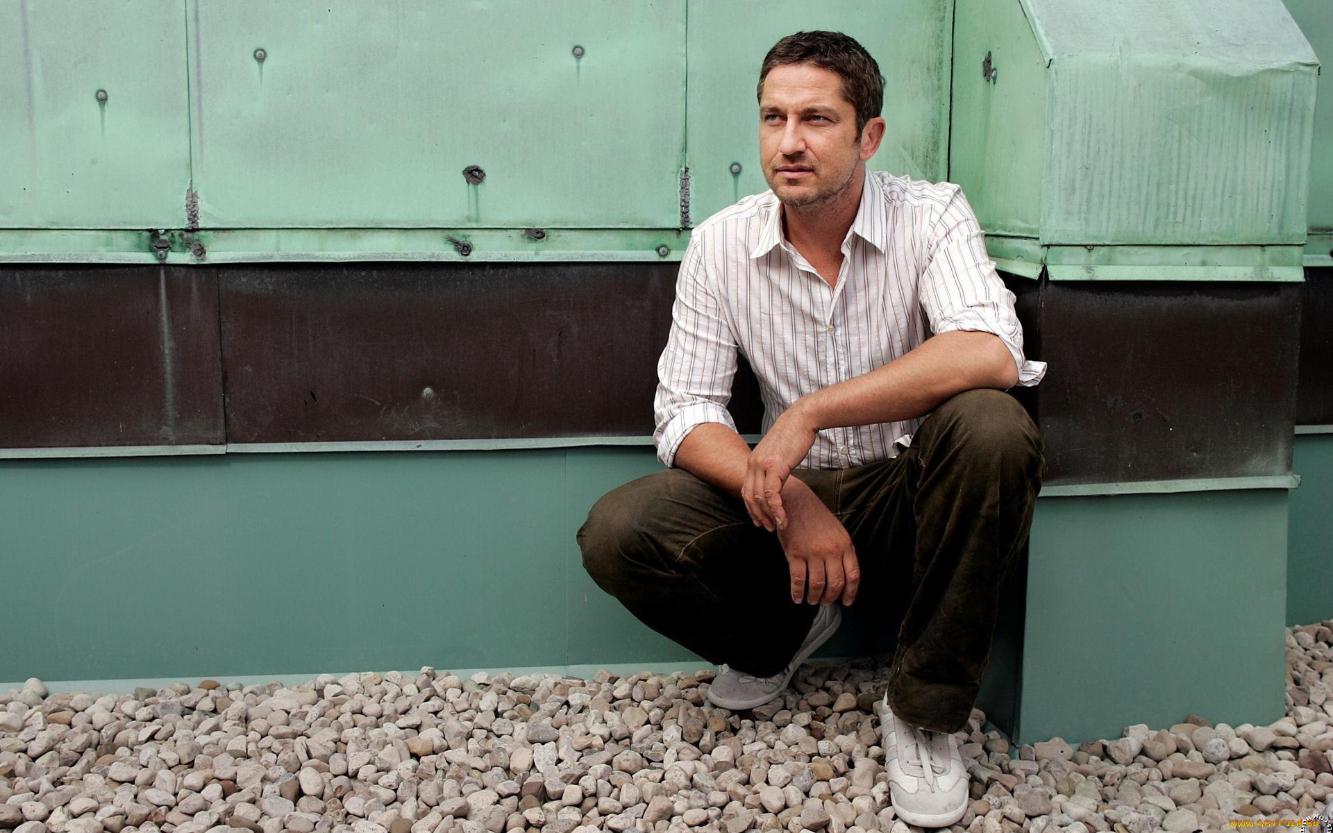 мужчины, gerard, butler, кроссовки, рубашка