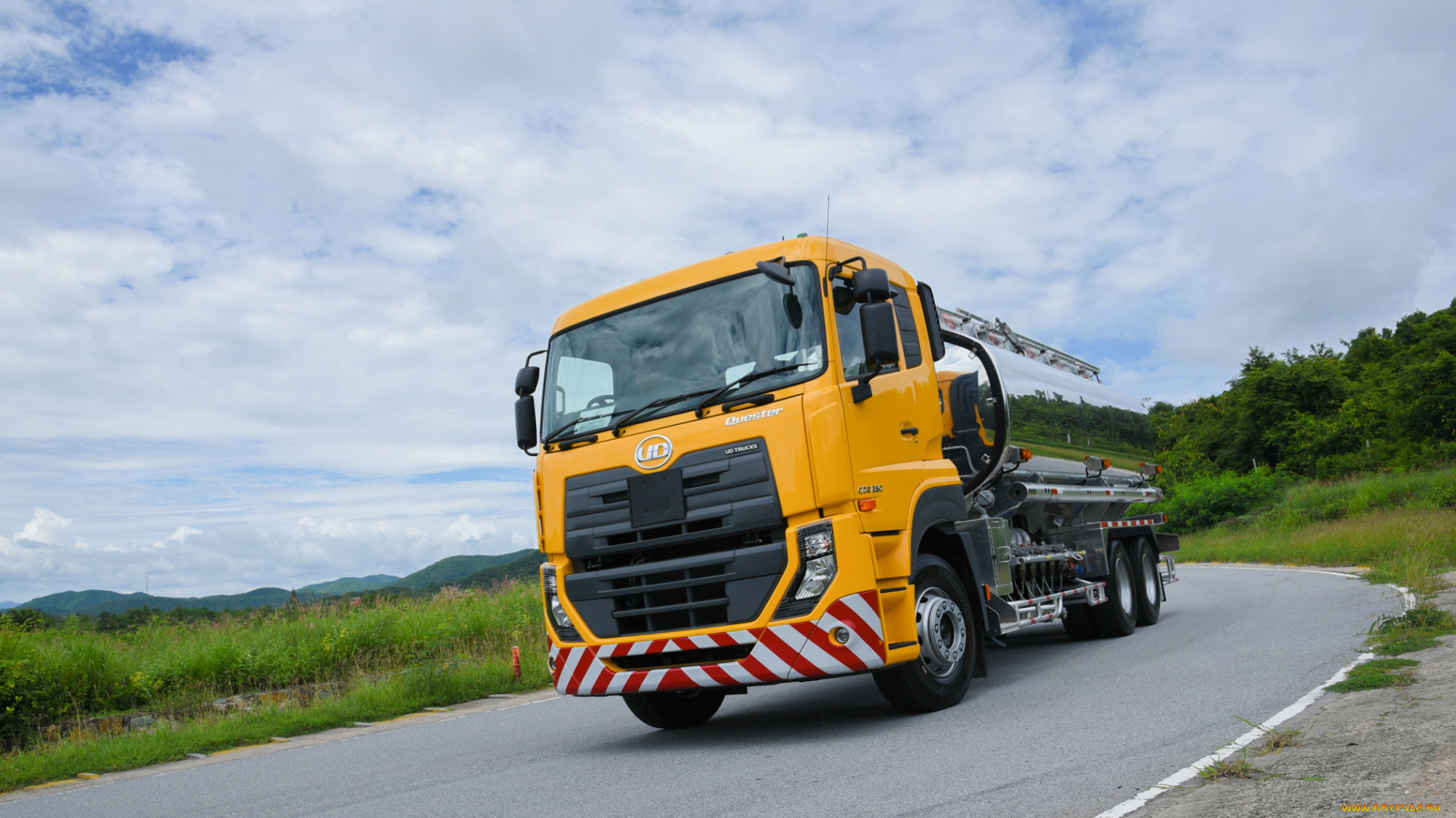 автомобили, грузовики, ud