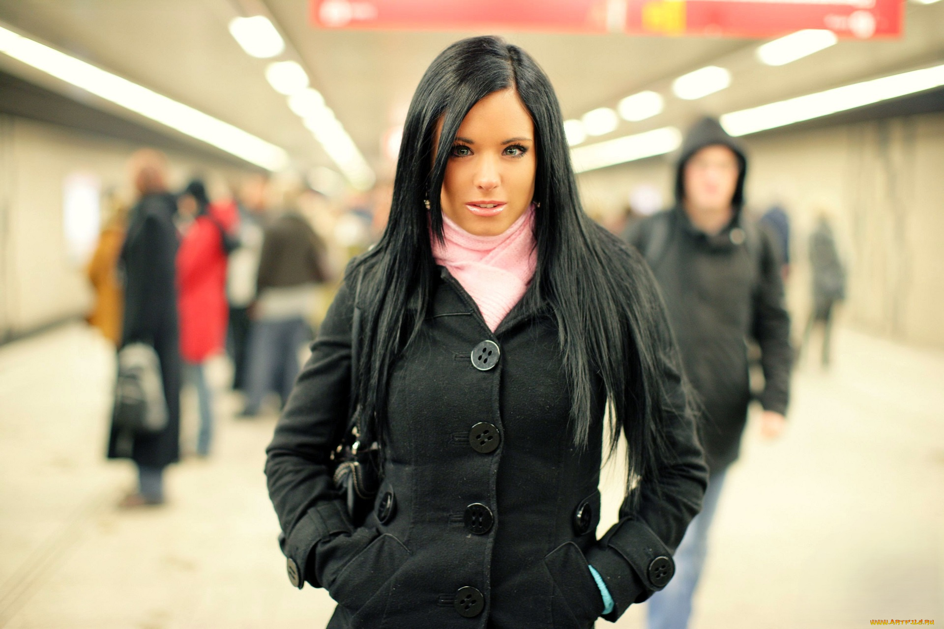 девушки, ashley, bulgari, брюнетка, шарф, пальто, люди, метро