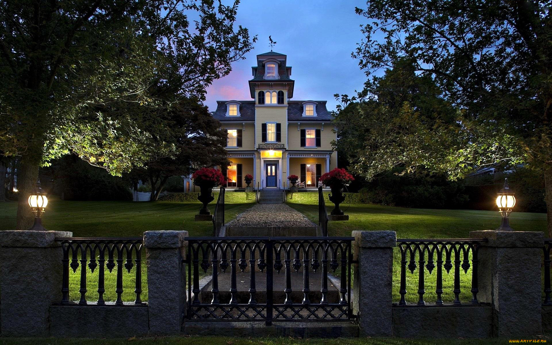 города, -, здания, , дома, дом, фонари, забор, клумбы, вечер