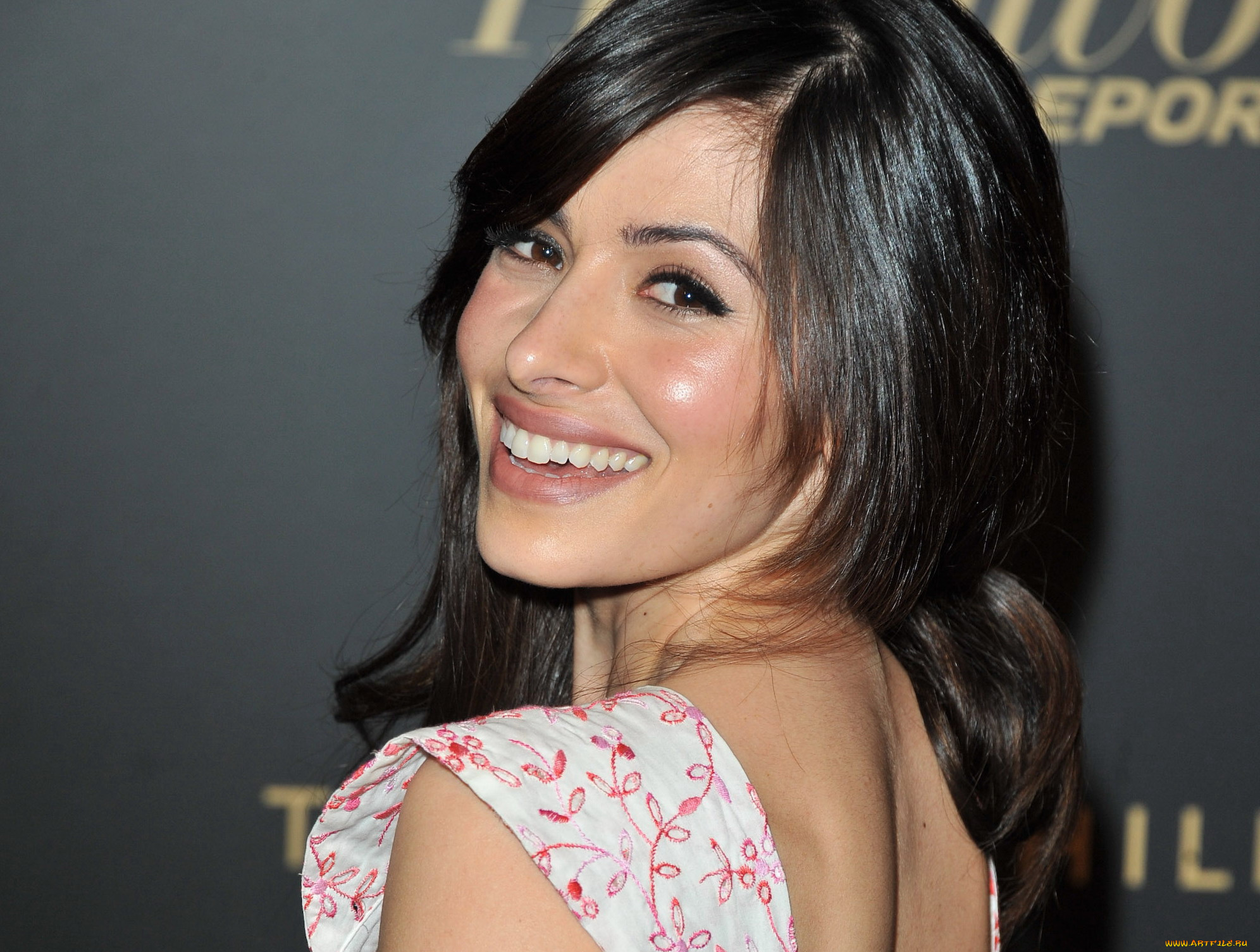 девушки, sarah, shahi, плечо, улыбка, лицо