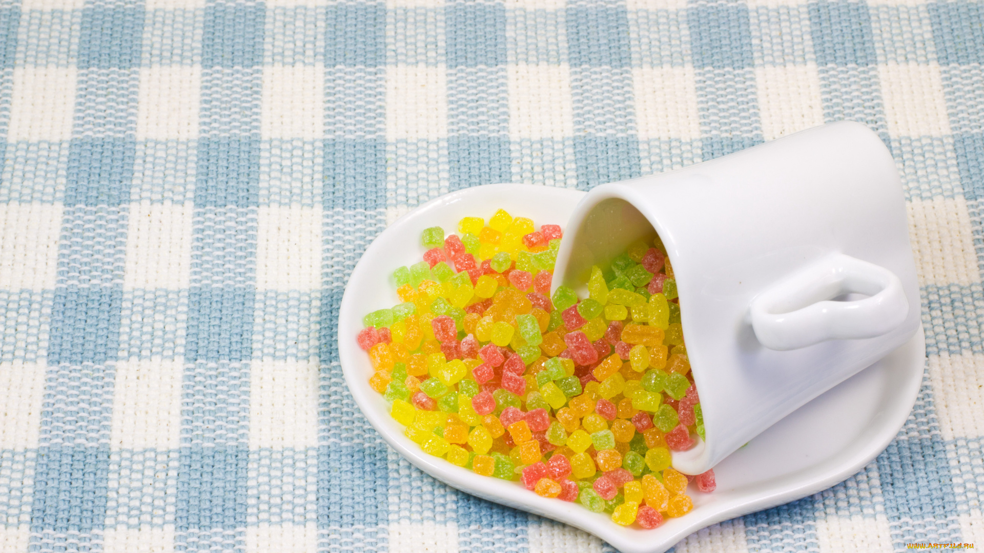 еда, конфеты, шоколад, сладости, мармелад, скатерть, блюдце, чашка, желе