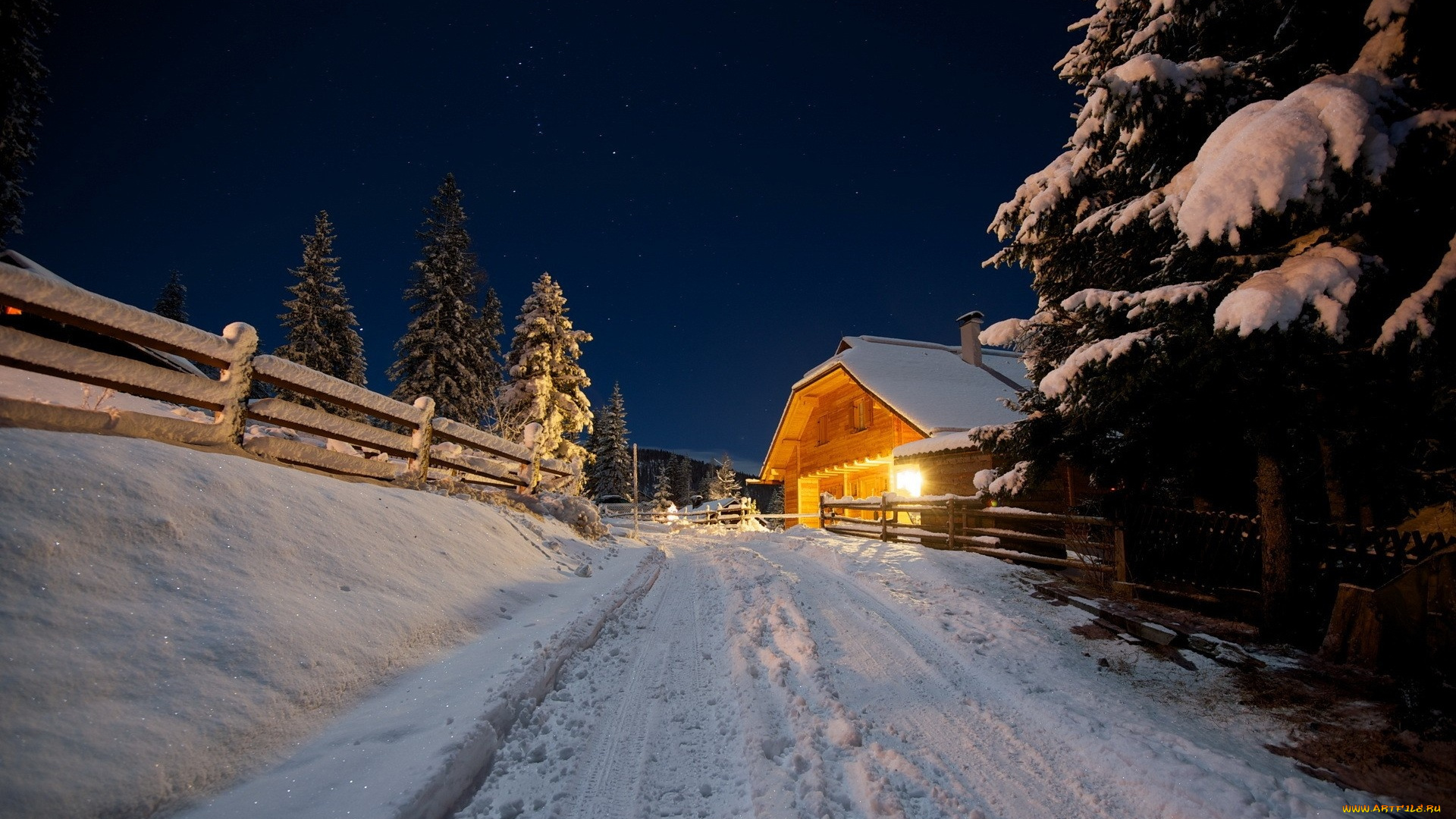 природа, зима, изгородь, заборы, ели, деревья, вечер, свет, дом, дорога, снег