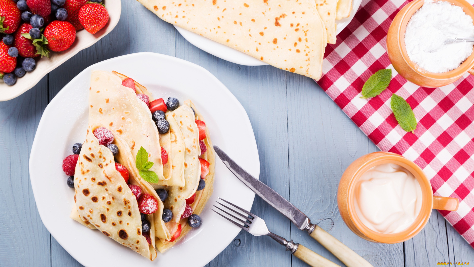 еда, блины, , оладьи, Ягоды, нож, завтрак, вилка, тарелка