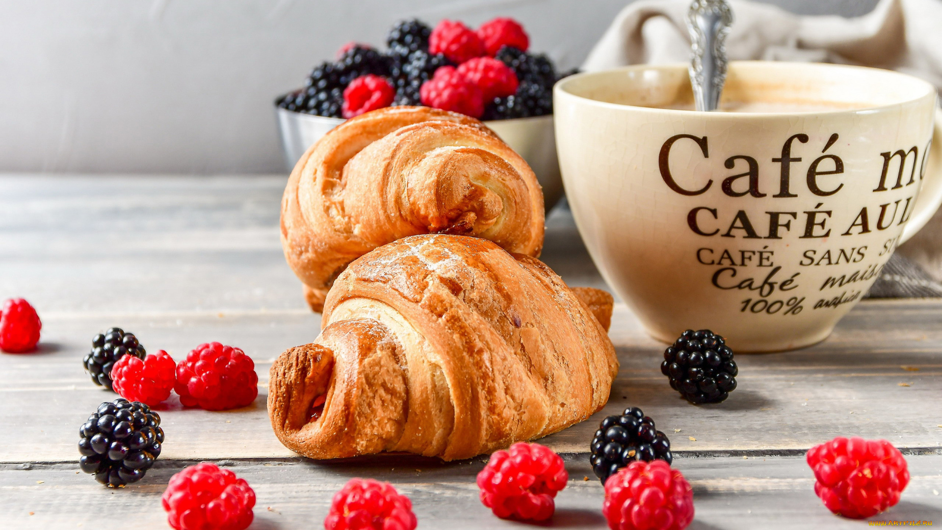 еда, хлеб, , выпечка, малина, ежевика, ягоды, кофе, круассаны