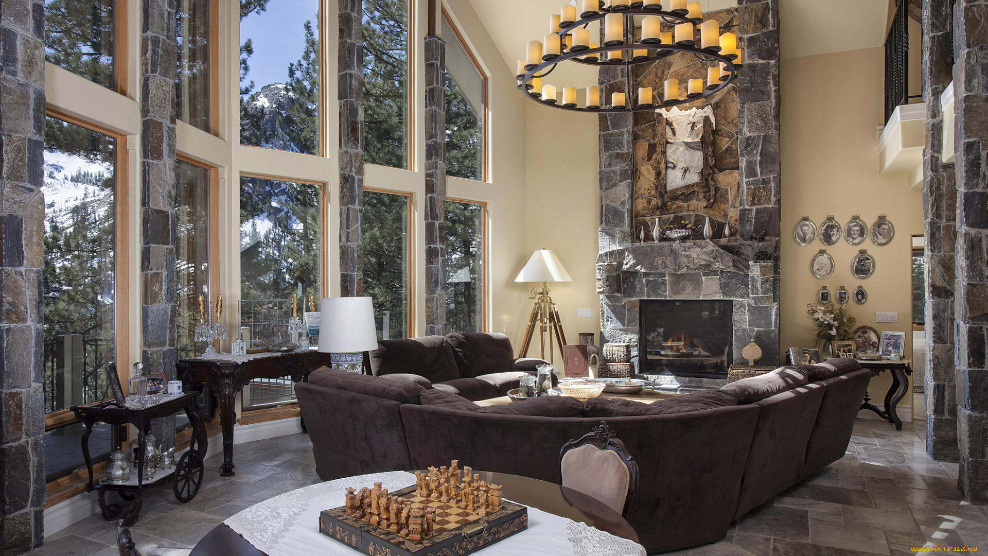 интерьер, гостиная, камень, люстра, окна