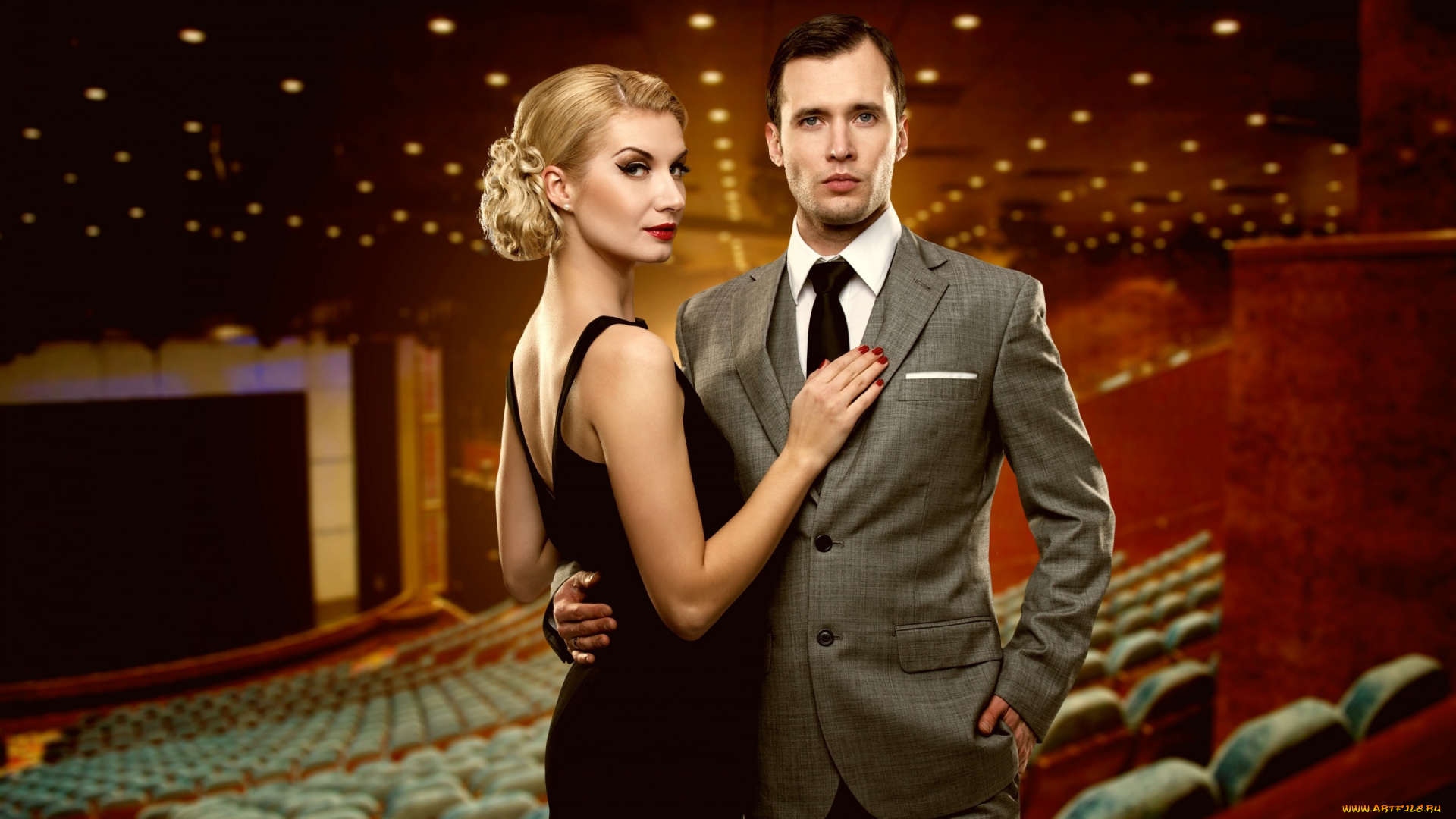 разное, мужчина, женщина, кинотеатр, девушка, блондинка, взгляд, платье, макияж, парень, костюм, экран, кресла