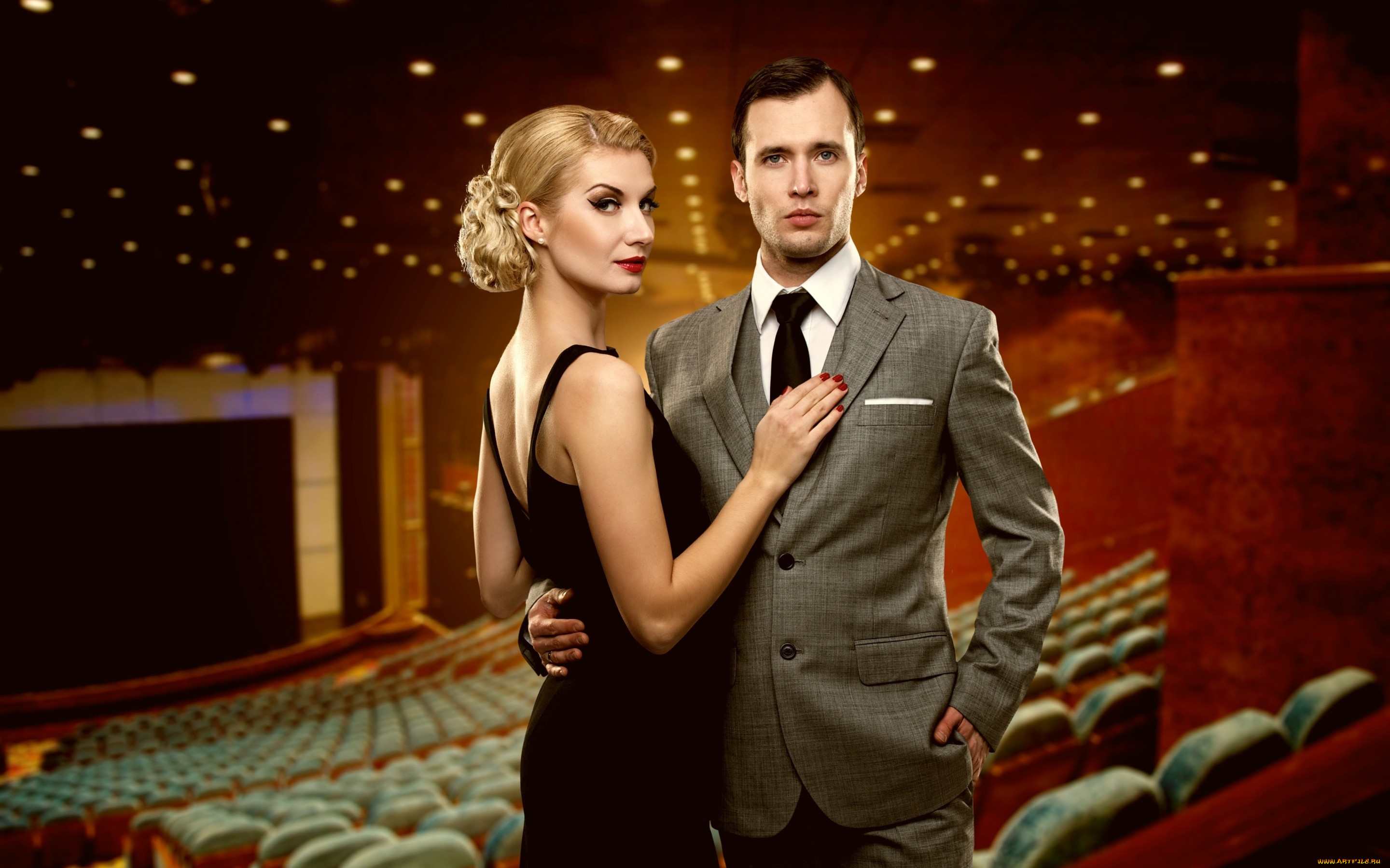разное, мужчина, женщина, кинотеатр, девушка, блондинка, взгляд, платье, макияж, парень, костюм, экран, кресла