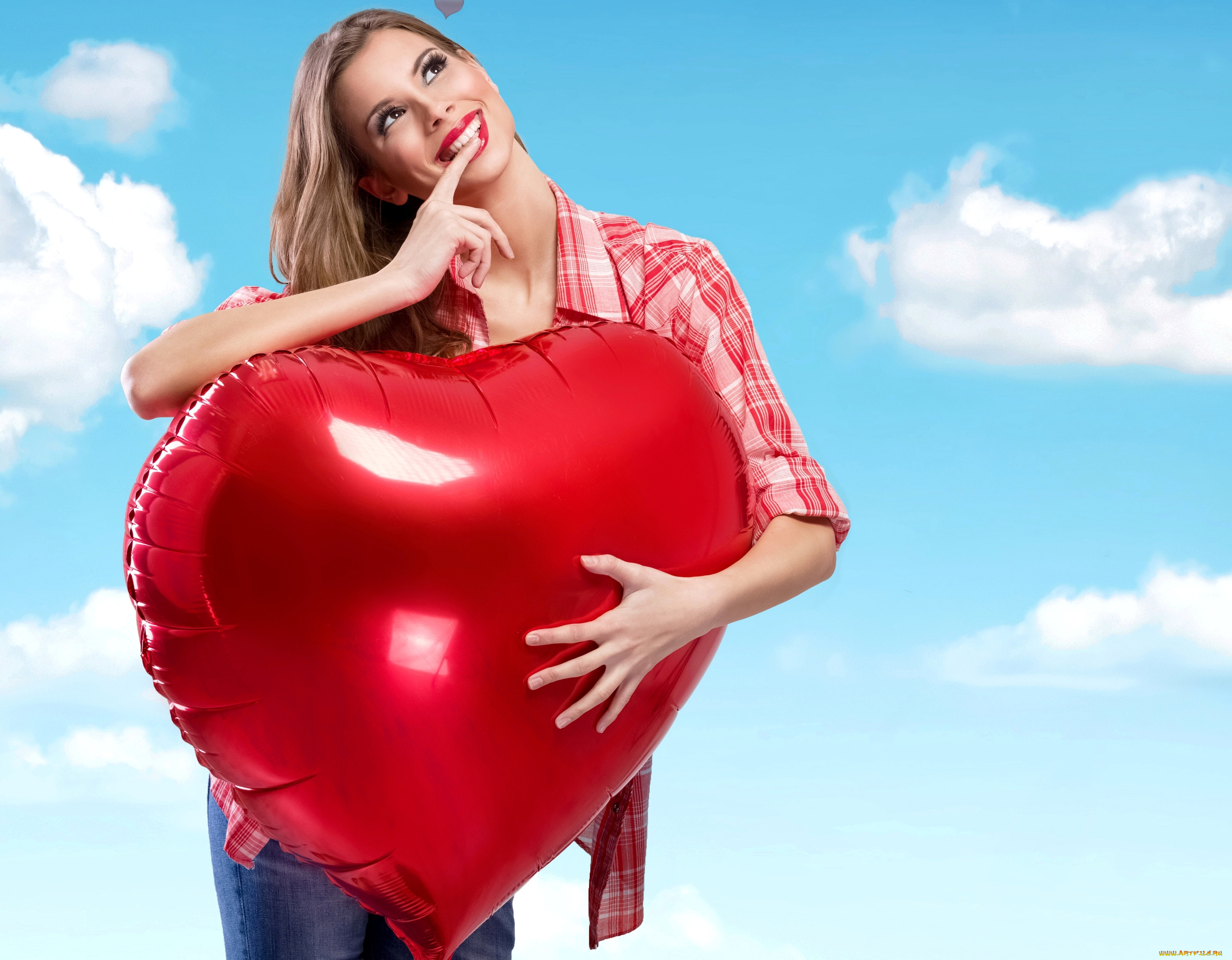 девушки, -unsort, , блондинки, джинсы, сердечко, рубашка, улыбка