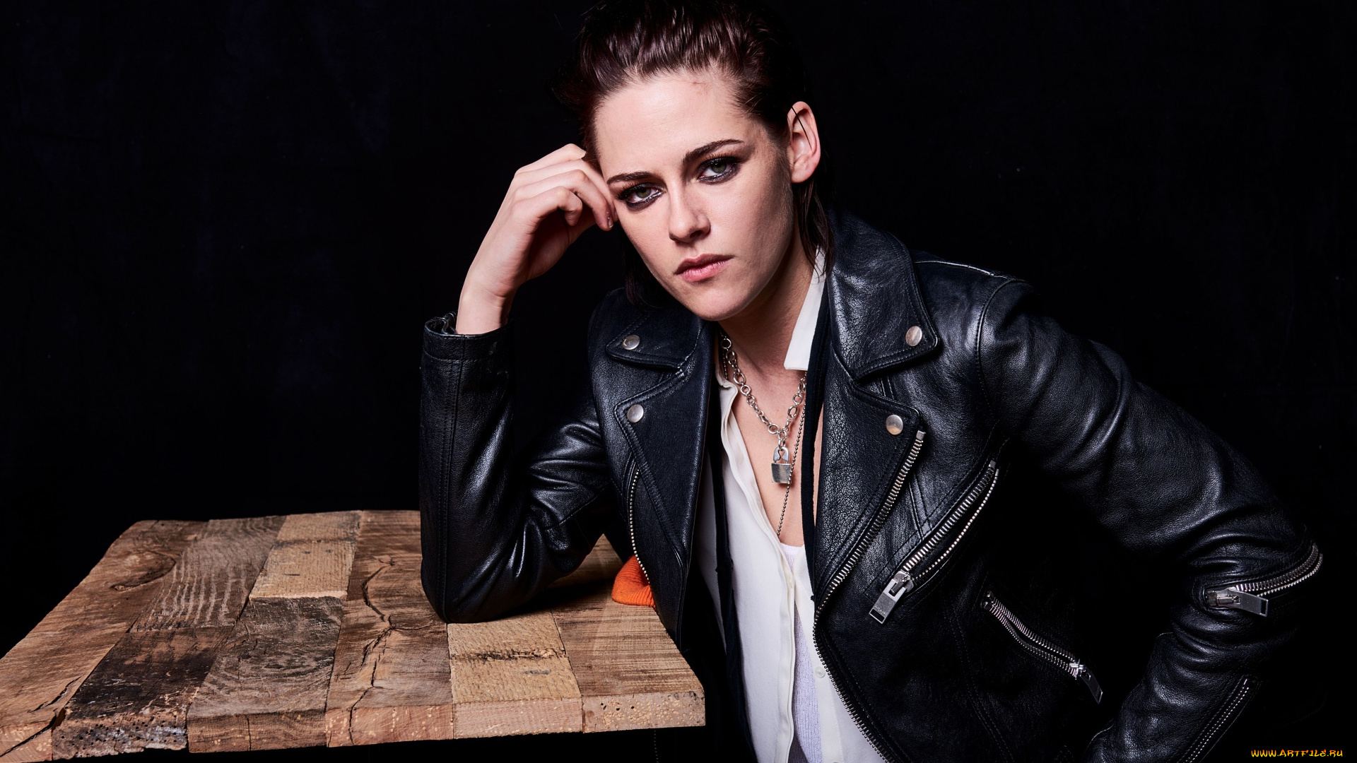 девушки, kristen, stewart, стол, кристен, стюарт, куртка, актриса, косуха