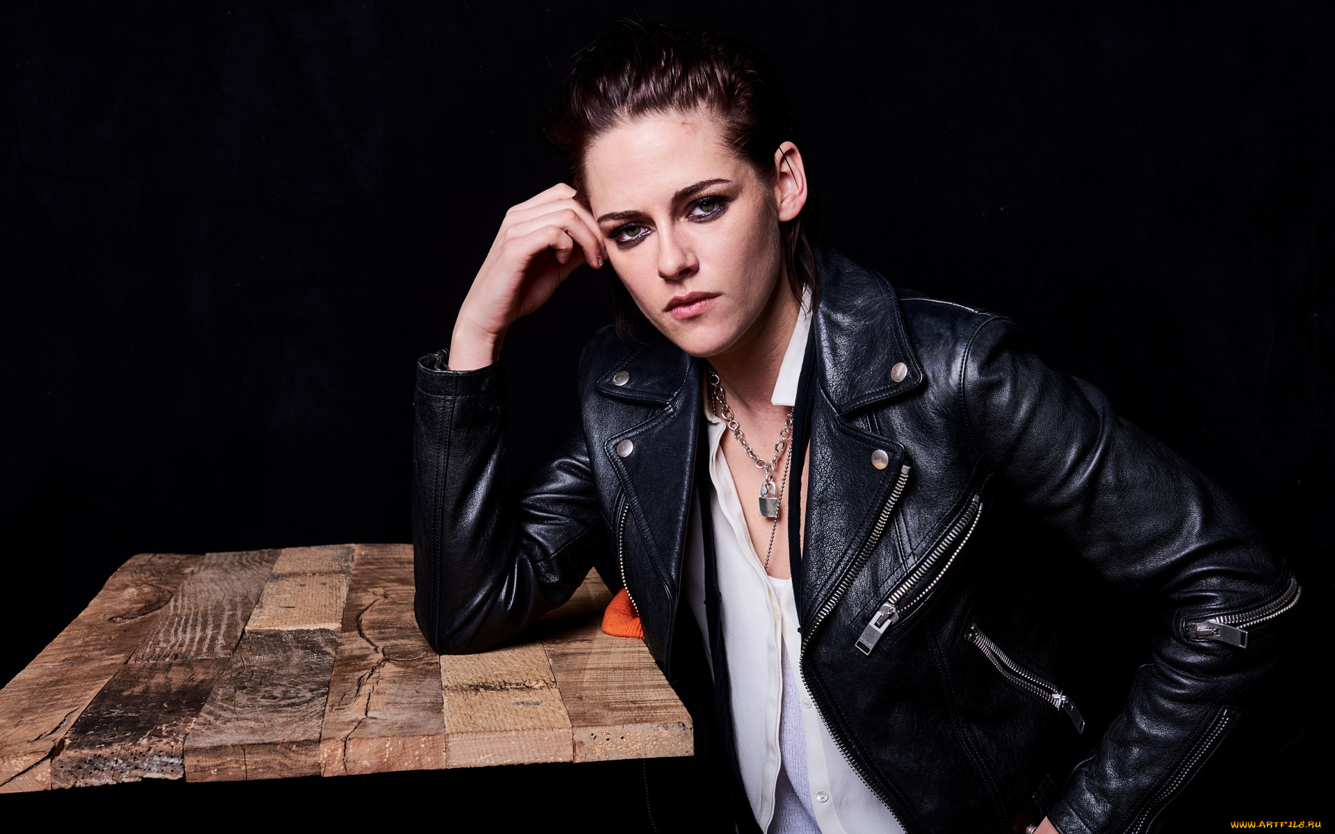 девушки, kristen, stewart, стол, кристен, стюарт, куртка, актриса, косуха