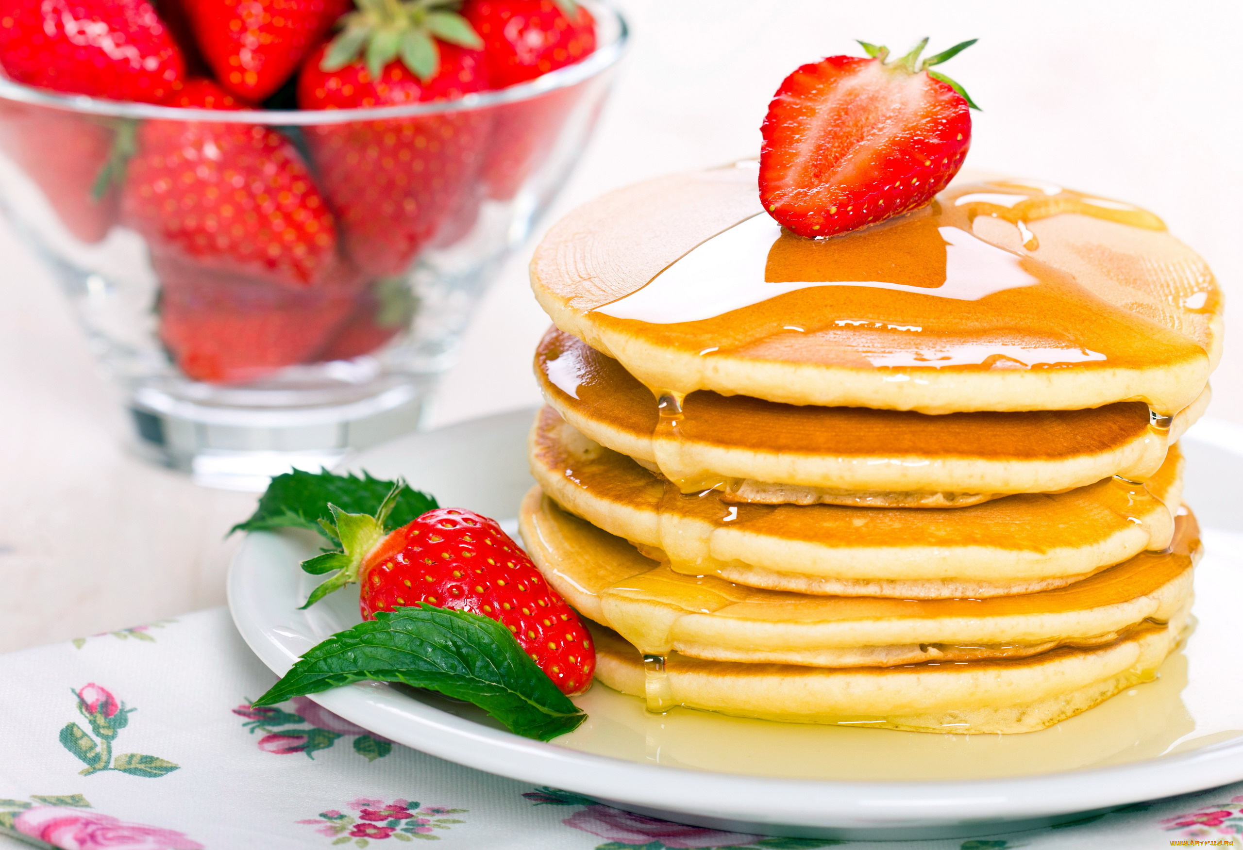 еда, блины, , оладьи, оладьи, мед, клубника