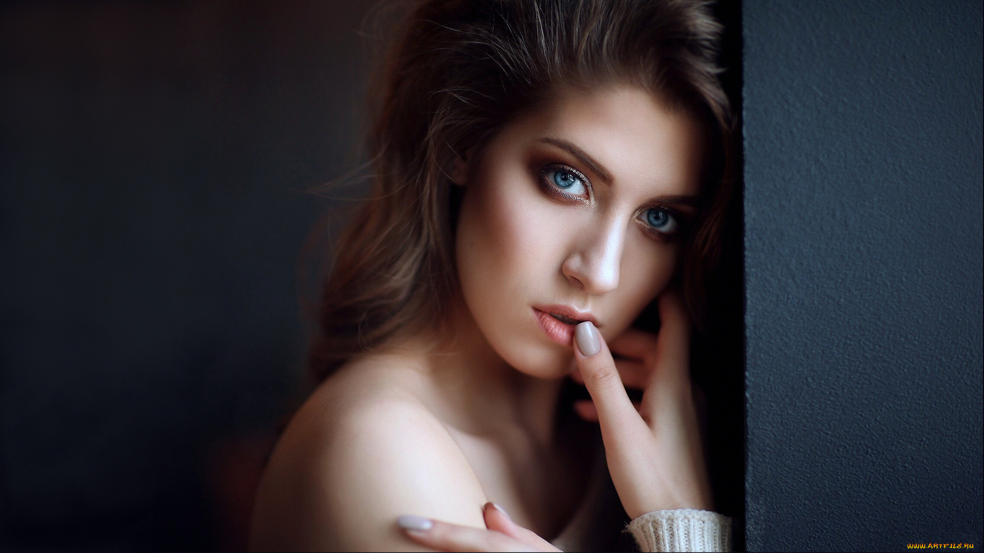 девушки, -unsort, , лица, , портреты, портрет, взгляд, темный, фон