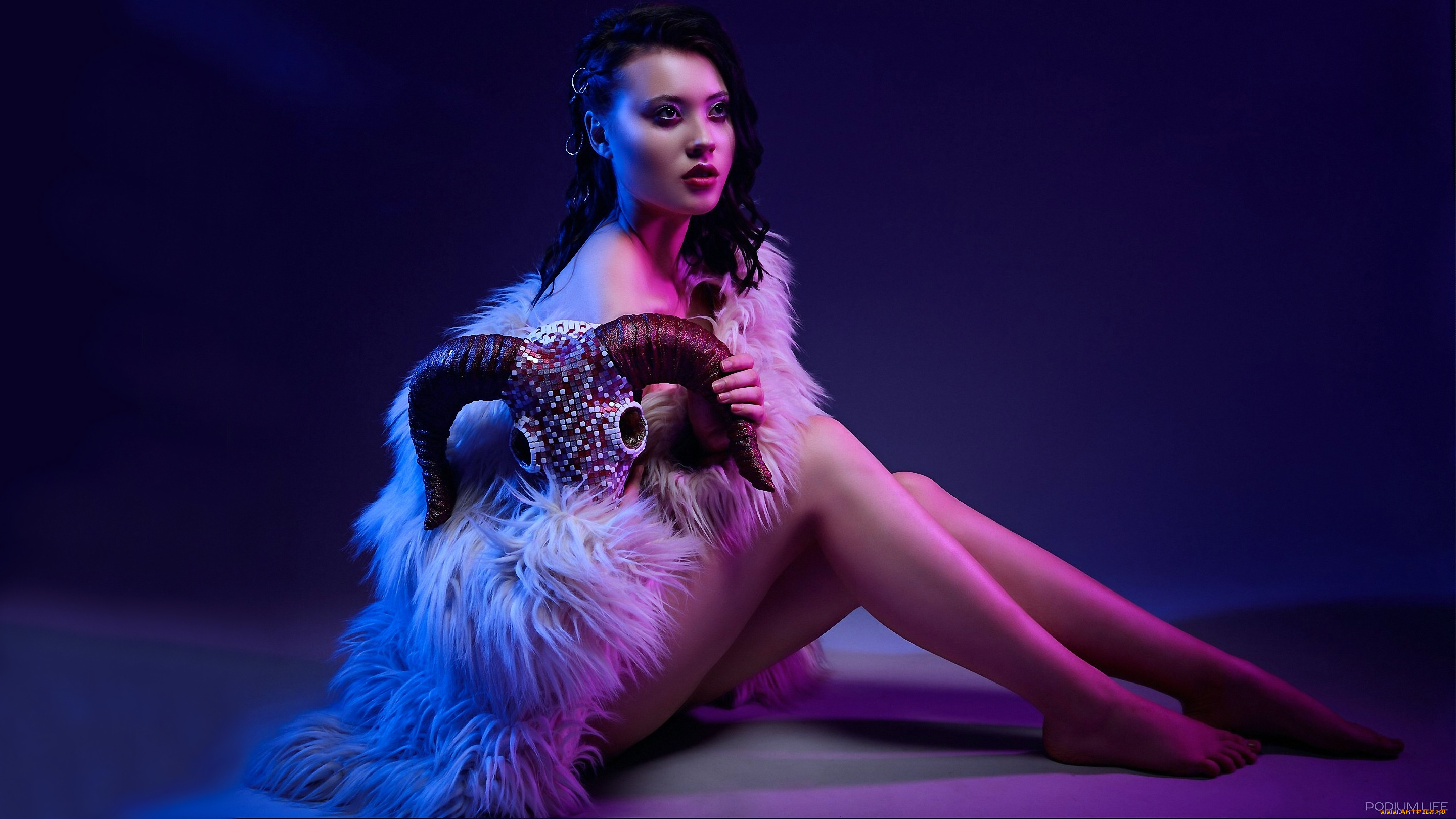 девушки, -unsort, , брюнетки, темноволосые, галина, кравченко, ноги, рога, темный, фон