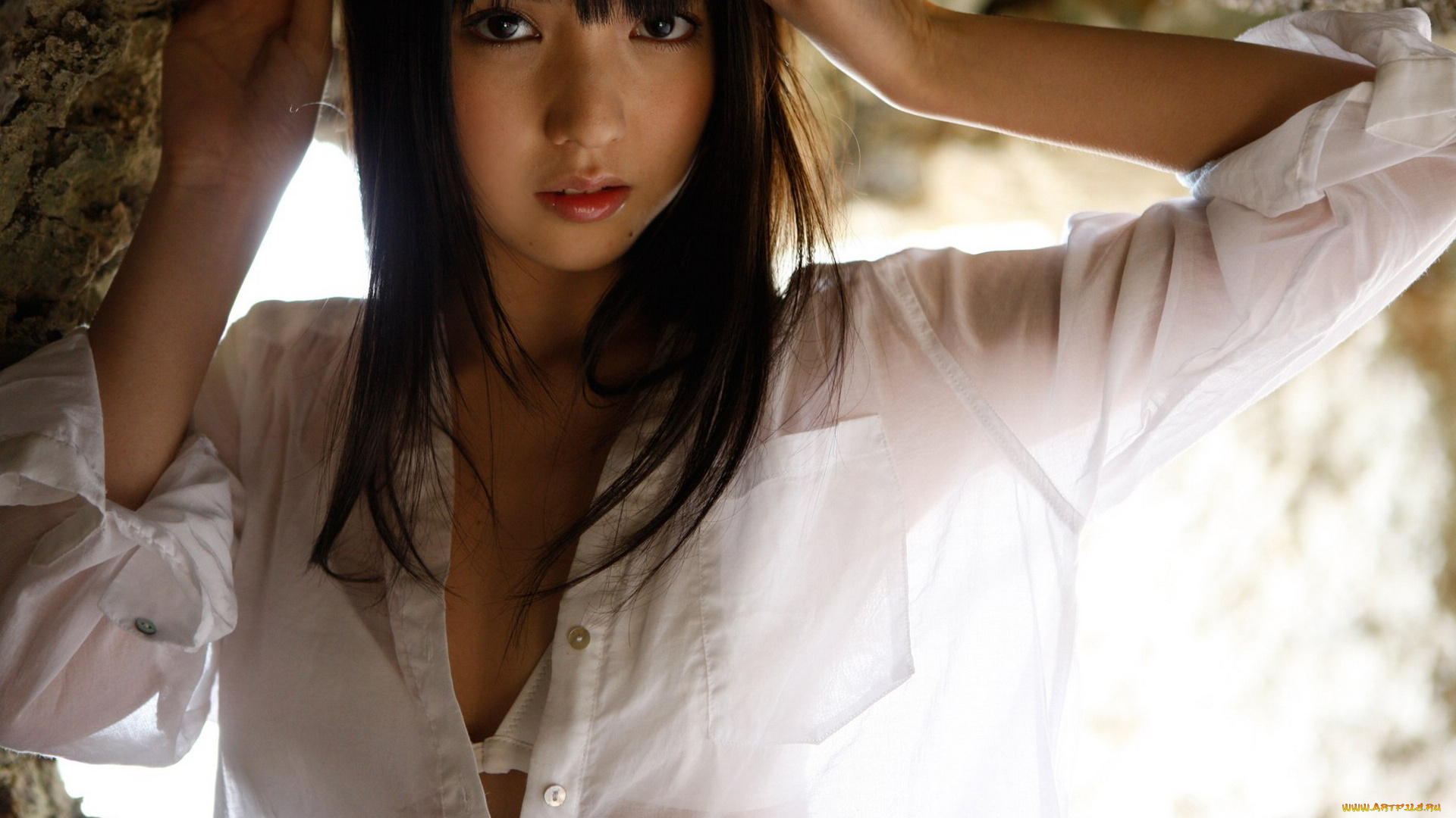 девушки, sayumi, michishige, рубашка, скала, пещера