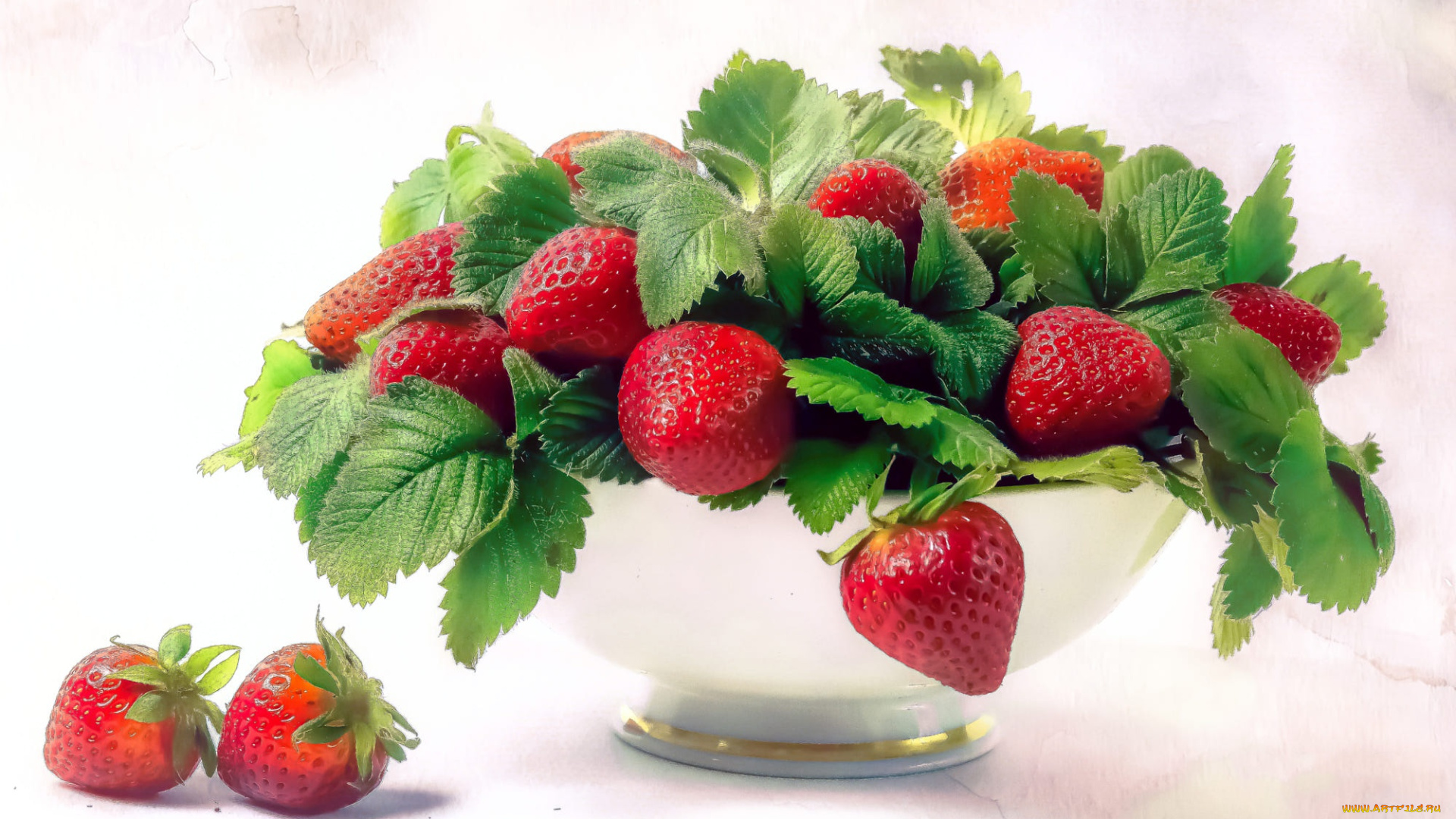 клубника, еда, , земляника, полезная, ягода, для, организма, но, только, надо, есть, её, в, меру, а, так, вкуснятина, одна, да, ещё, можно, добавить, молока, или, сметаны, вообще, улёт, с, вкусным, свежим, багетом, батоном, пальчики, оближешь