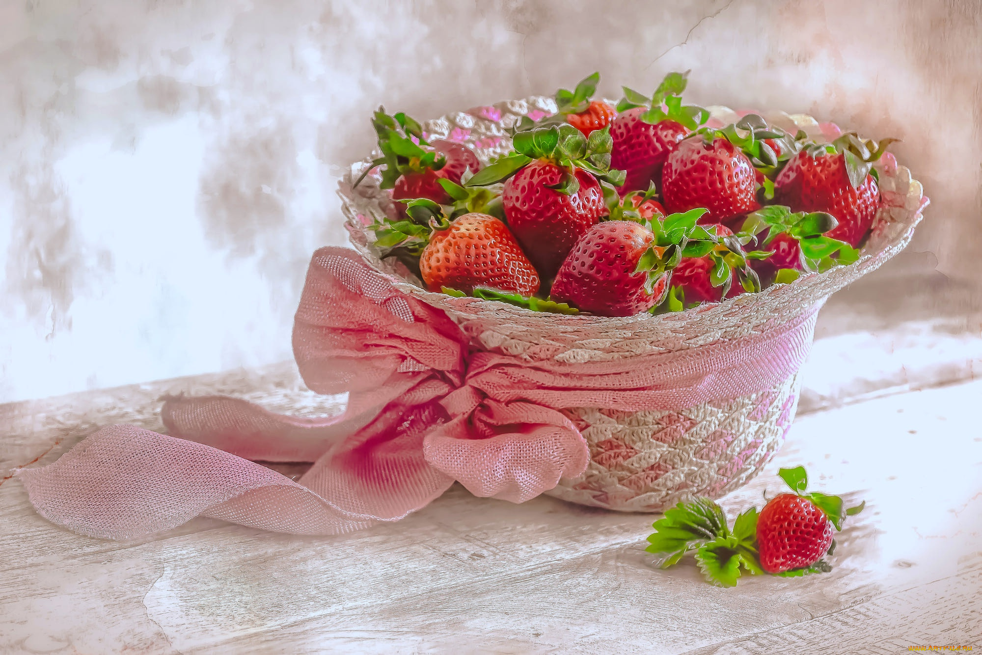 клубника, еда, , земляника, полезная, ягода, для, организма, но, только, надо, есть, её, в, меру, а, так, вкуснятина, одна, да, ещё, можно, добавить, молока, или, сметаны, вообще, улёт, с, вкусным, свежим, багетом, батоном, пальчики, оближешь