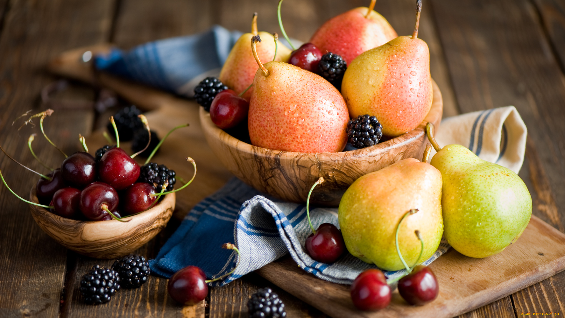 еда, фрукты, ягоды, груши, черешня, ежевика, полотенце, миски, натюрморт